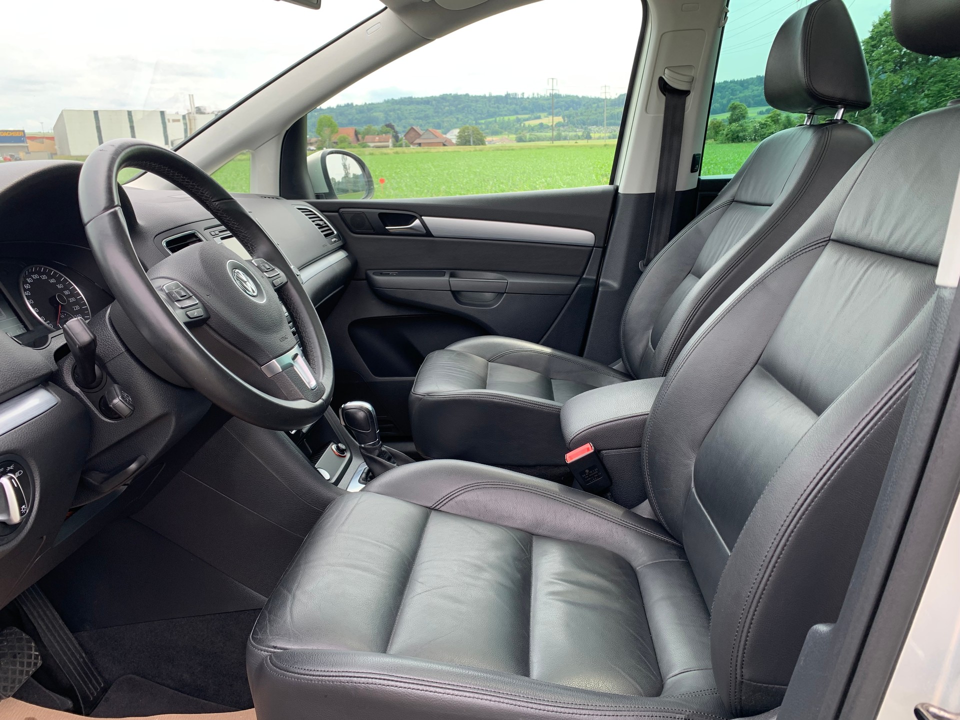 VW SHARAN-image-11
