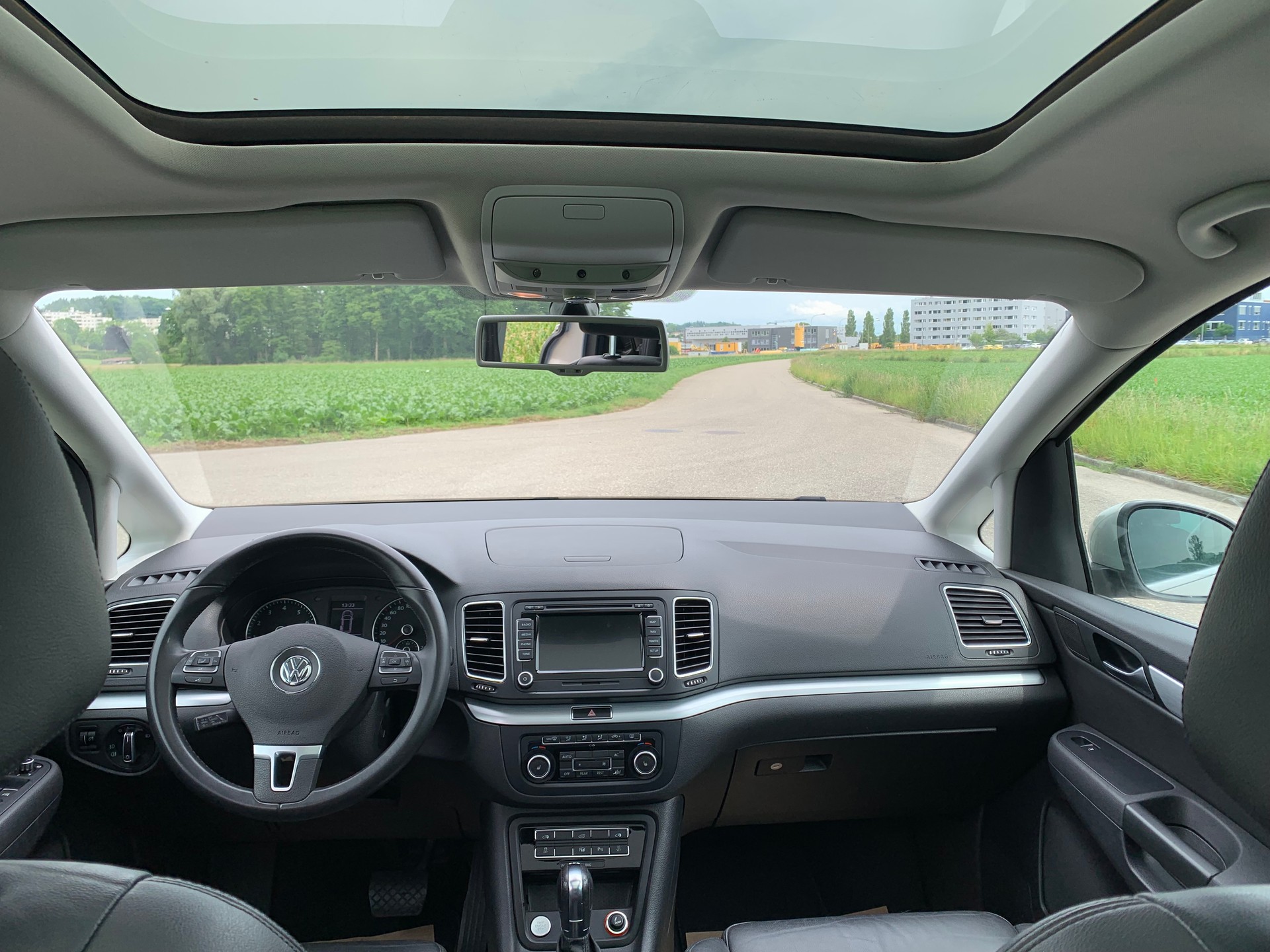 VW SHARAN-image-10