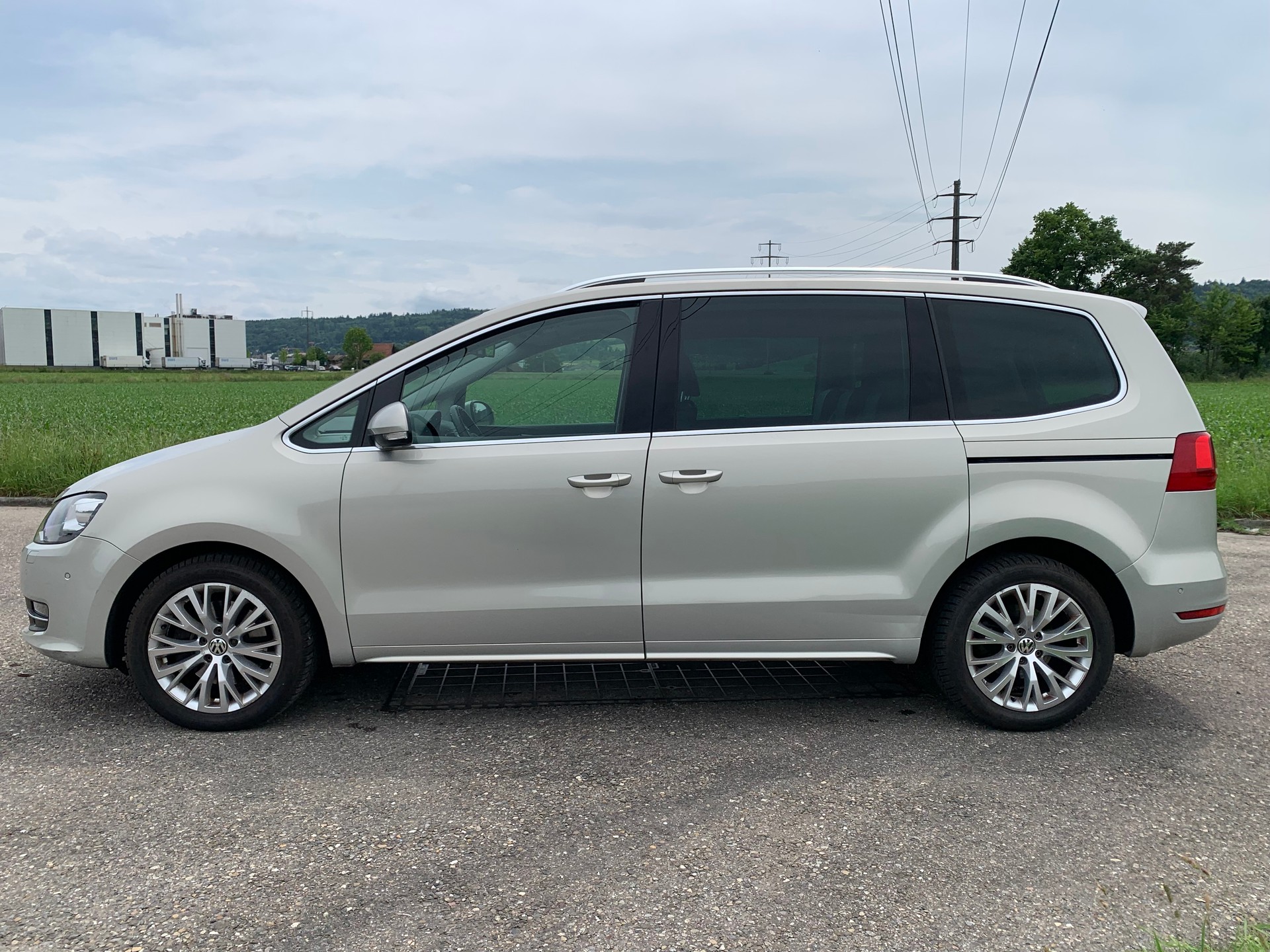 VW SHARAN-image-7