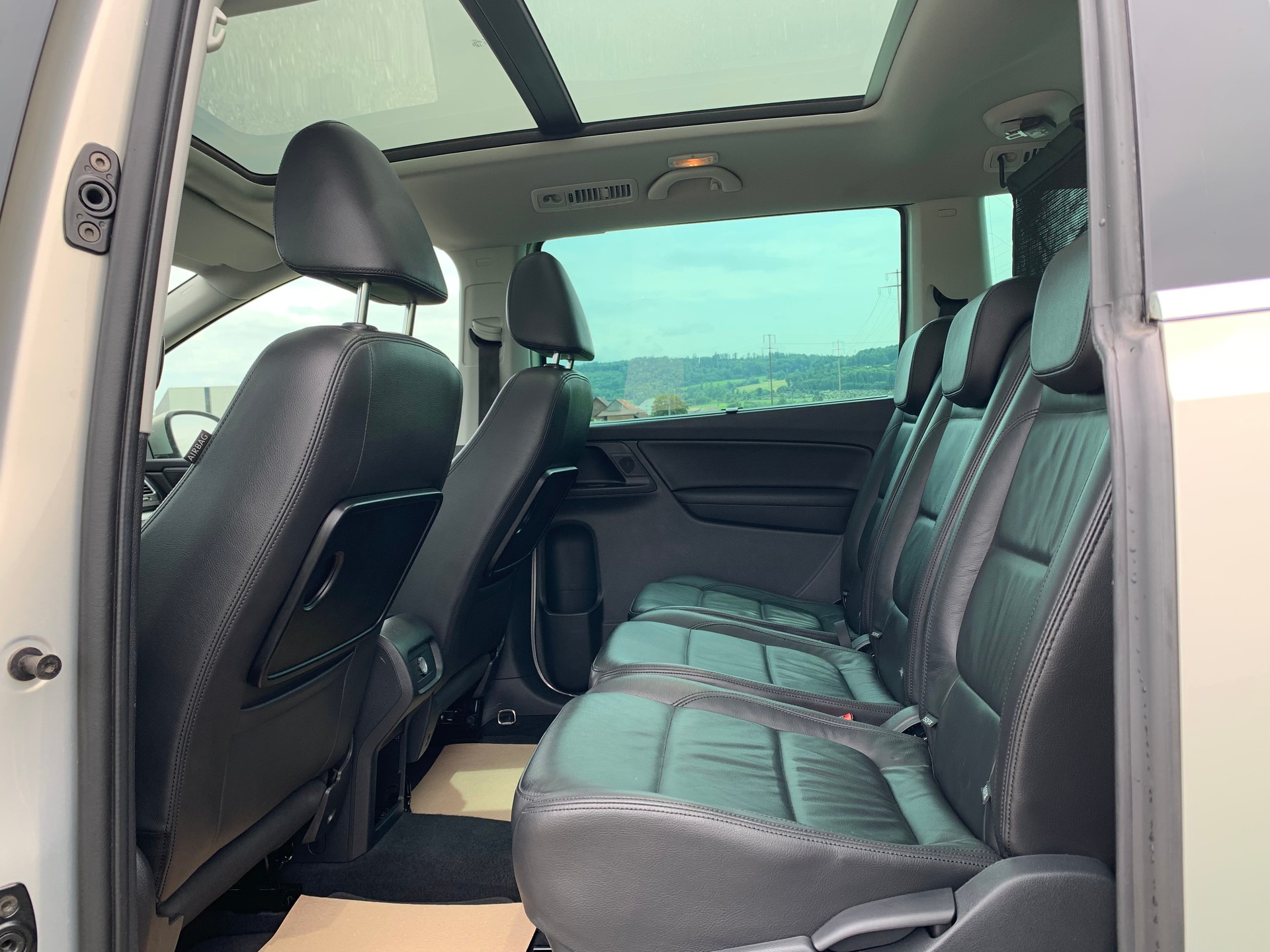 VW SHARAN-image-12