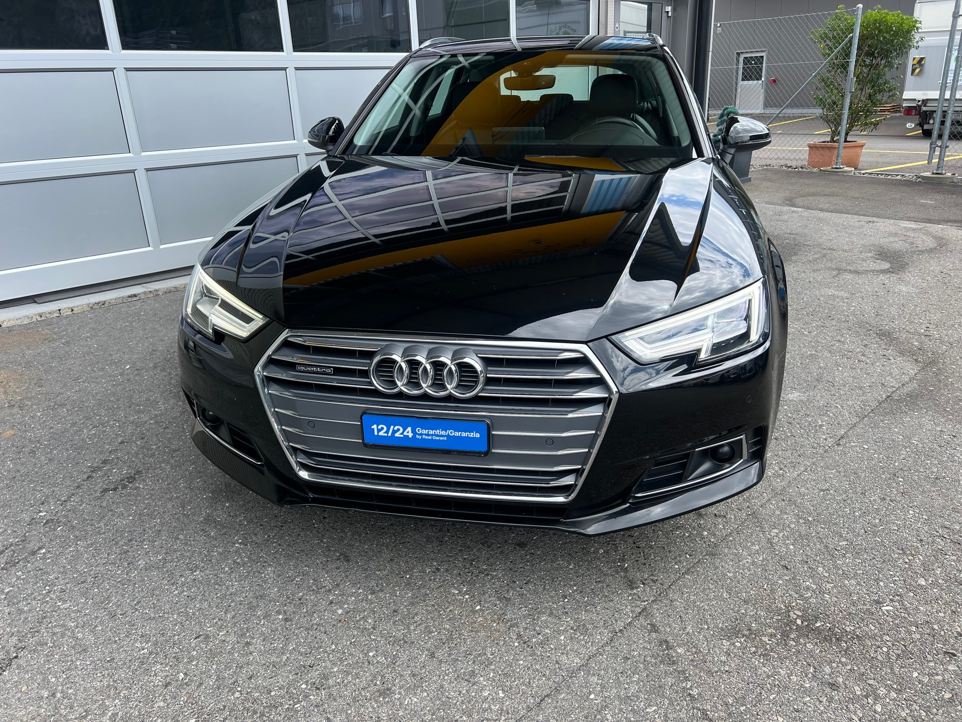 AUDI A4 Avant 2.0 TDI Sport quattro S-tronic *** Navi * Leder * Assist-System * ab MFK * 1 Jahr Garantie möglich ***-showroom-element-2