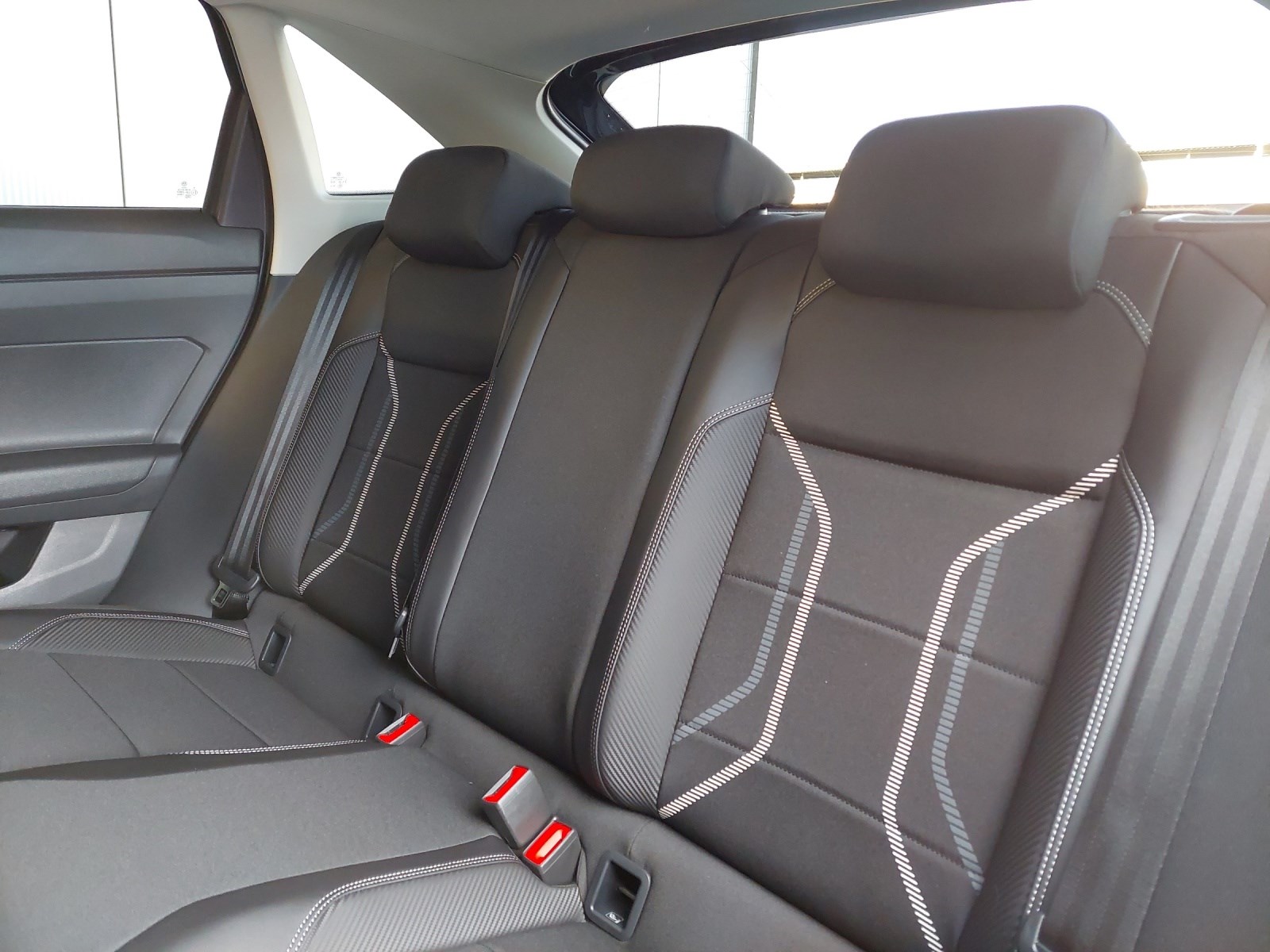 VW Taigo 1.0 TSI Style DSG-image-8