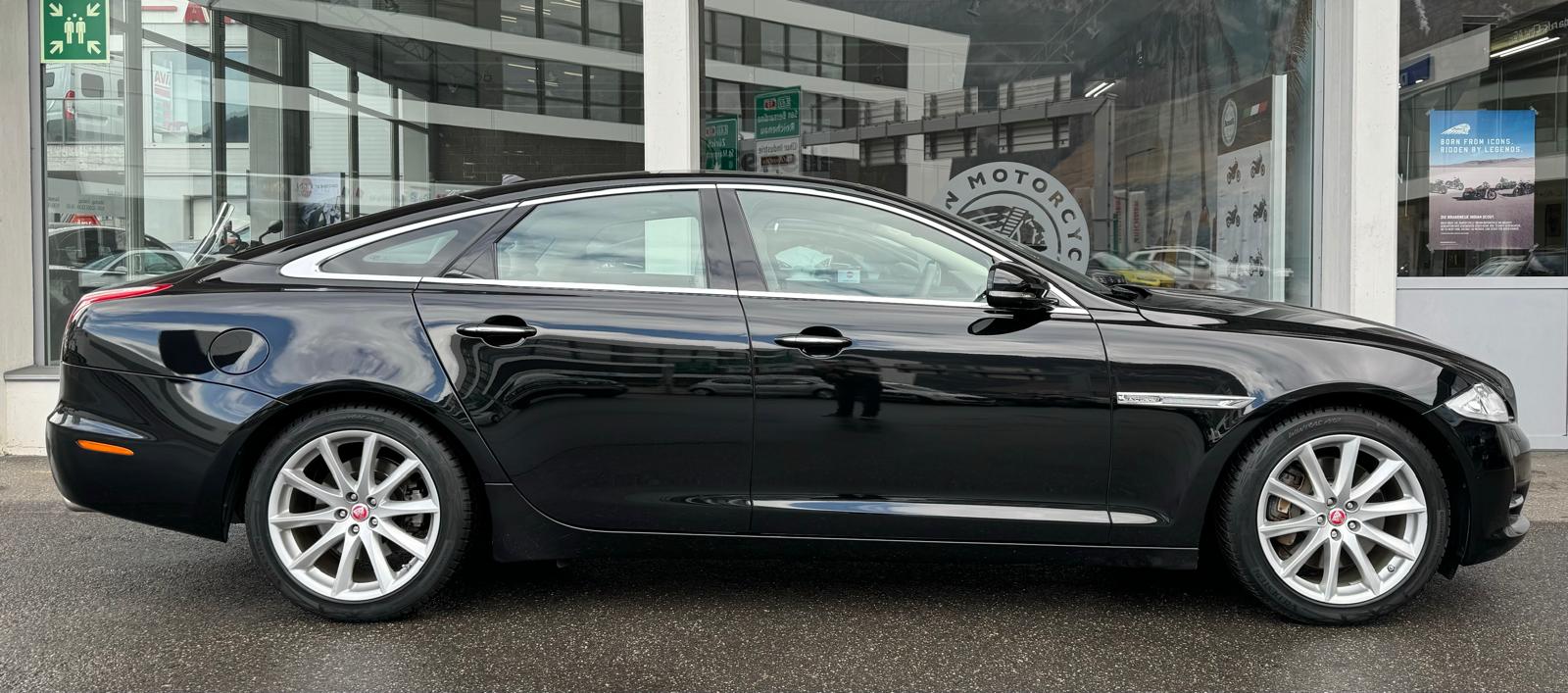 JAGUAR XJ 3.0 V6 S/C Premium Luxury Automatic AWD-showroom-element-1