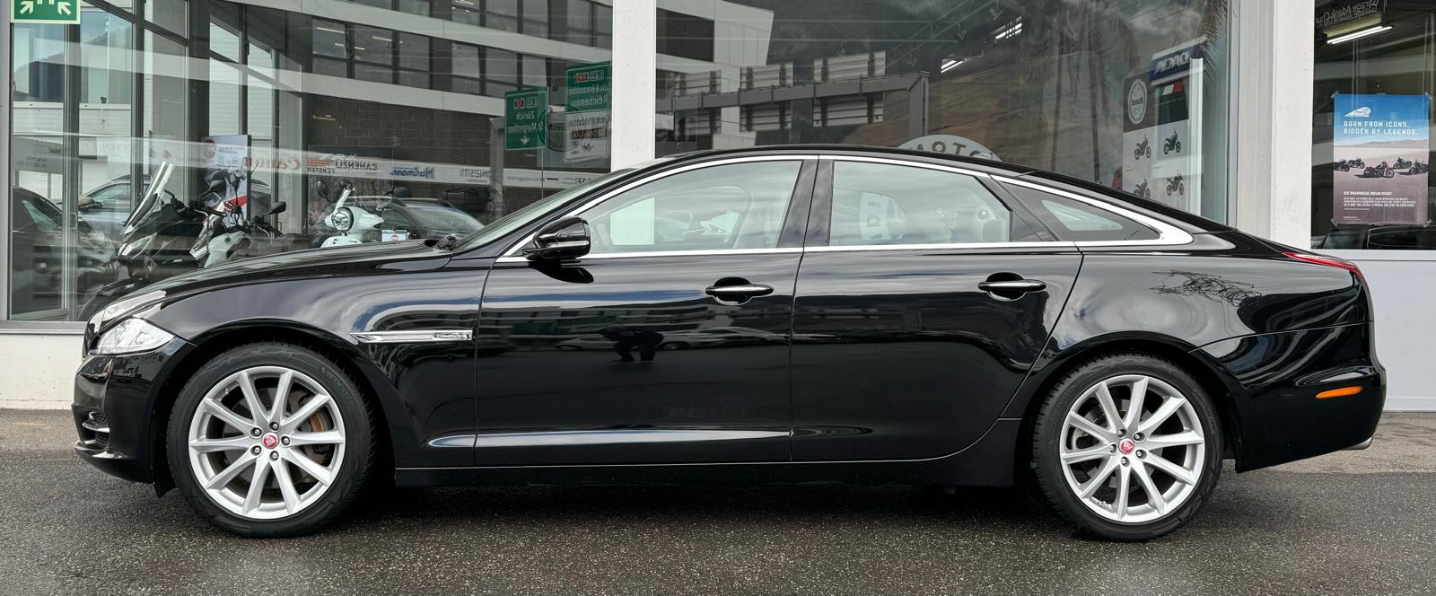 JAGUAR XJ 3.0 V6 S/C Premium Luxury Automatic AWD-showroom-element-2