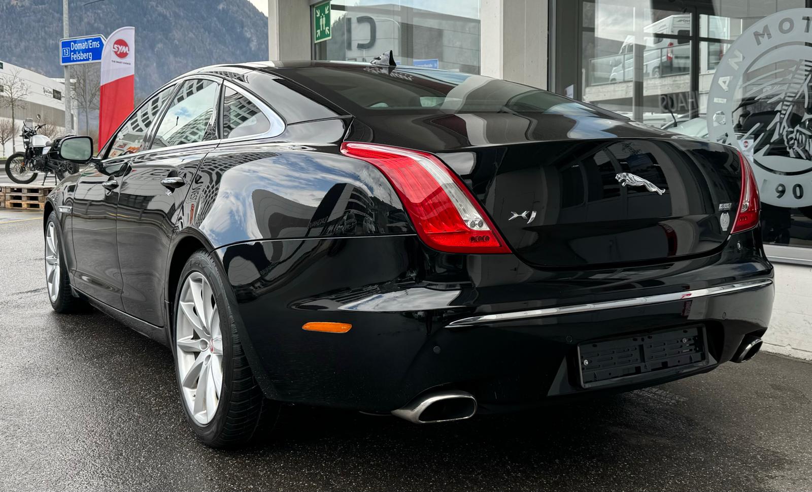 JAGUAR XJ 3.0 V6 S/C Premium Luxury Automatic AWD-showroom-element-3