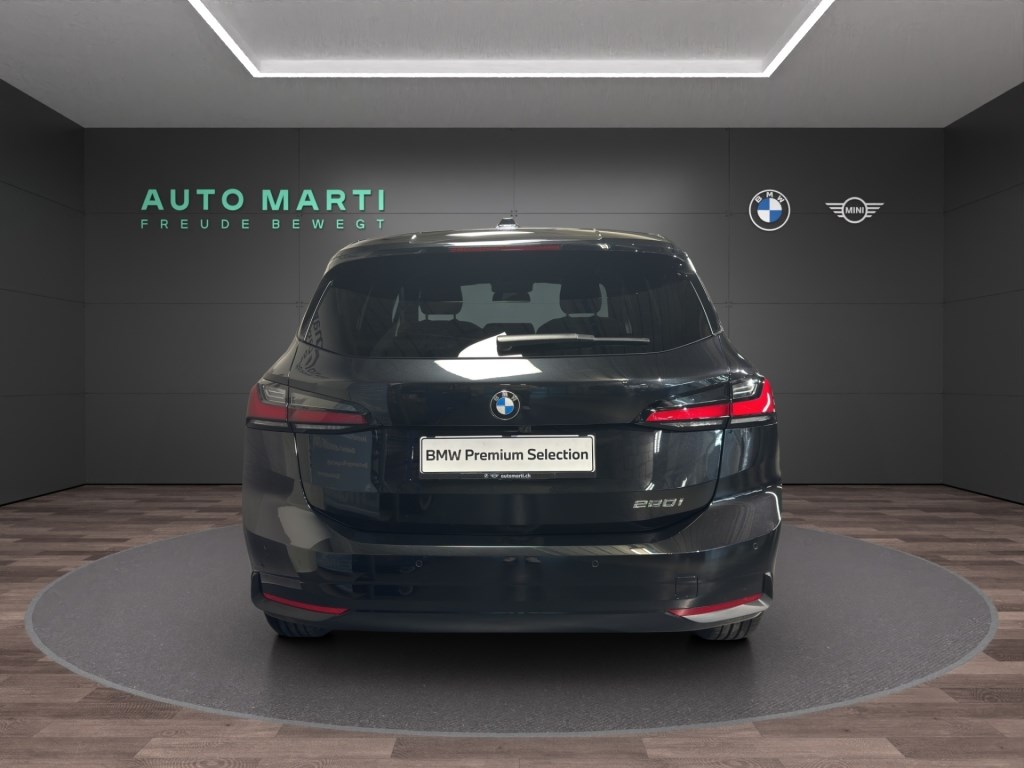 BMW 220i Active Tourer-showroom-element-2