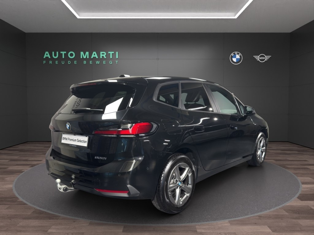 BMW 220i Active Tourer-showroom-element-3
