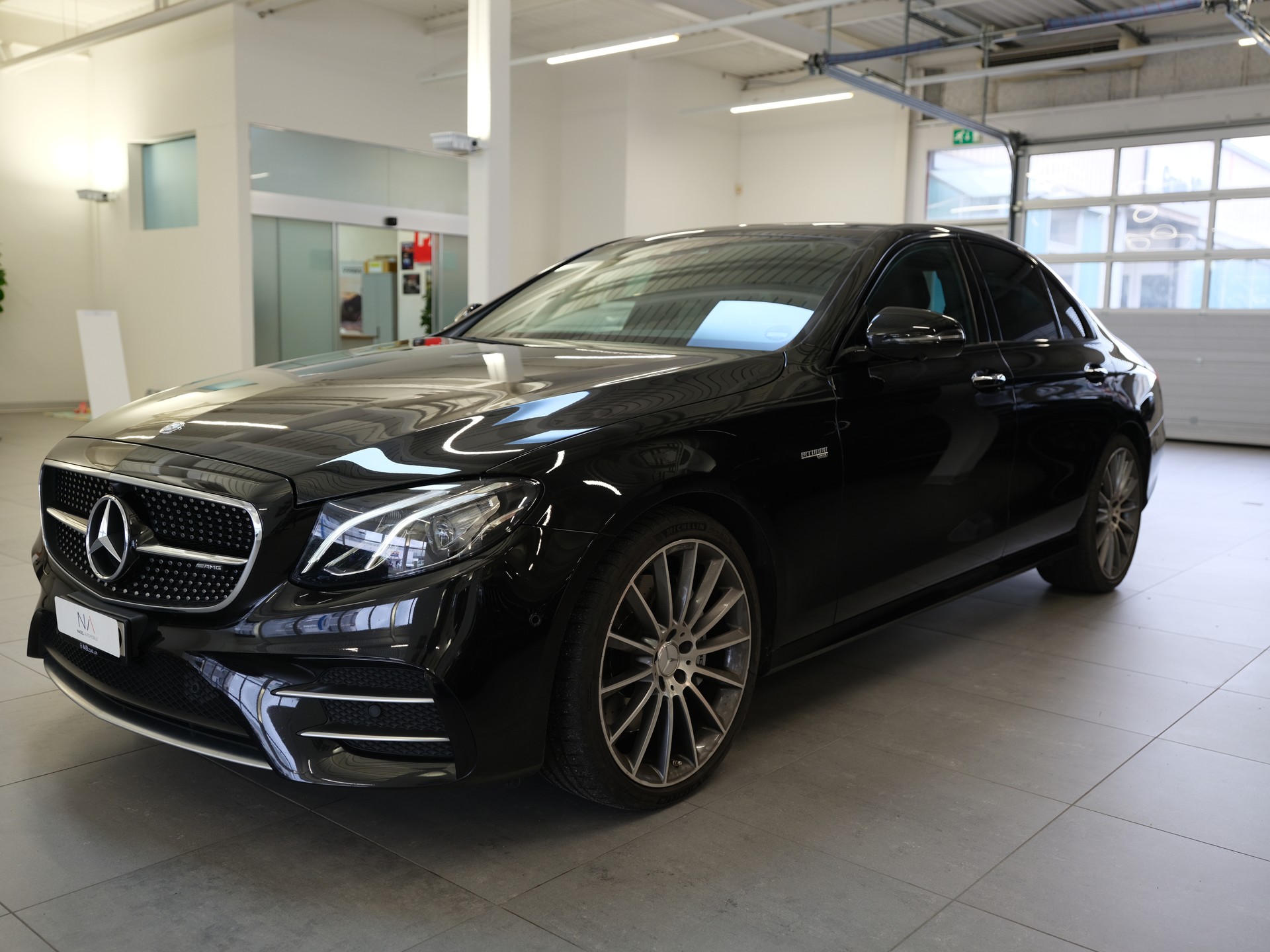 MERCEDES-BENZ E 43 AMG 4Matic 9G-Tronic-showroom-element-2