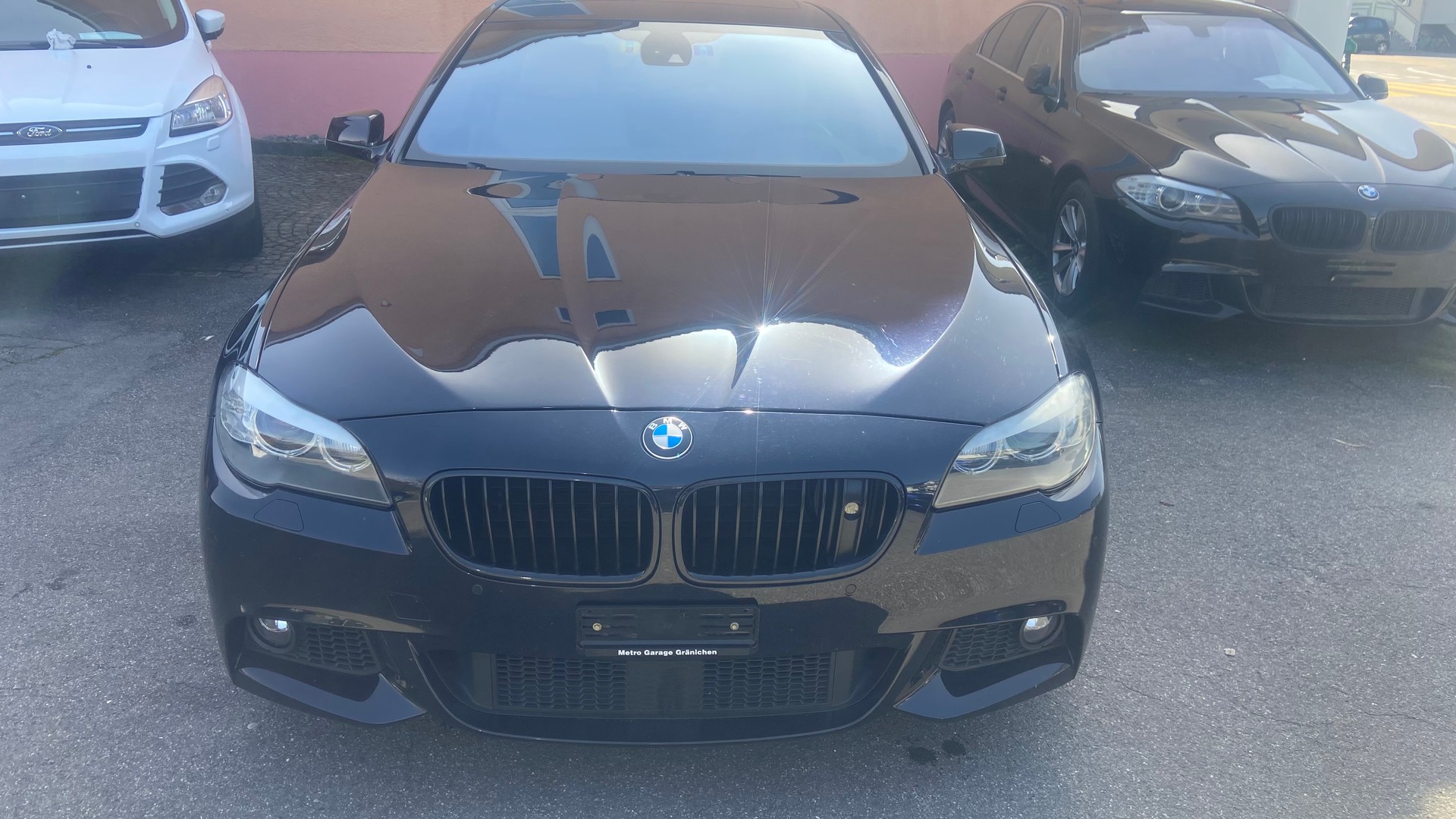 BMW 550i xDrive Steptronic-showroom-element-1