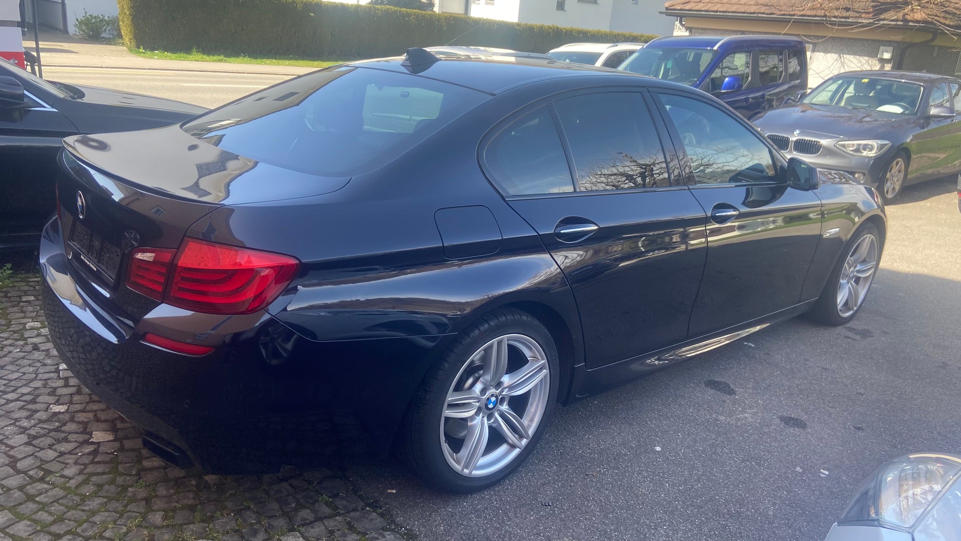 BMW 550i xDrive Steptronic-showroom-element-3
