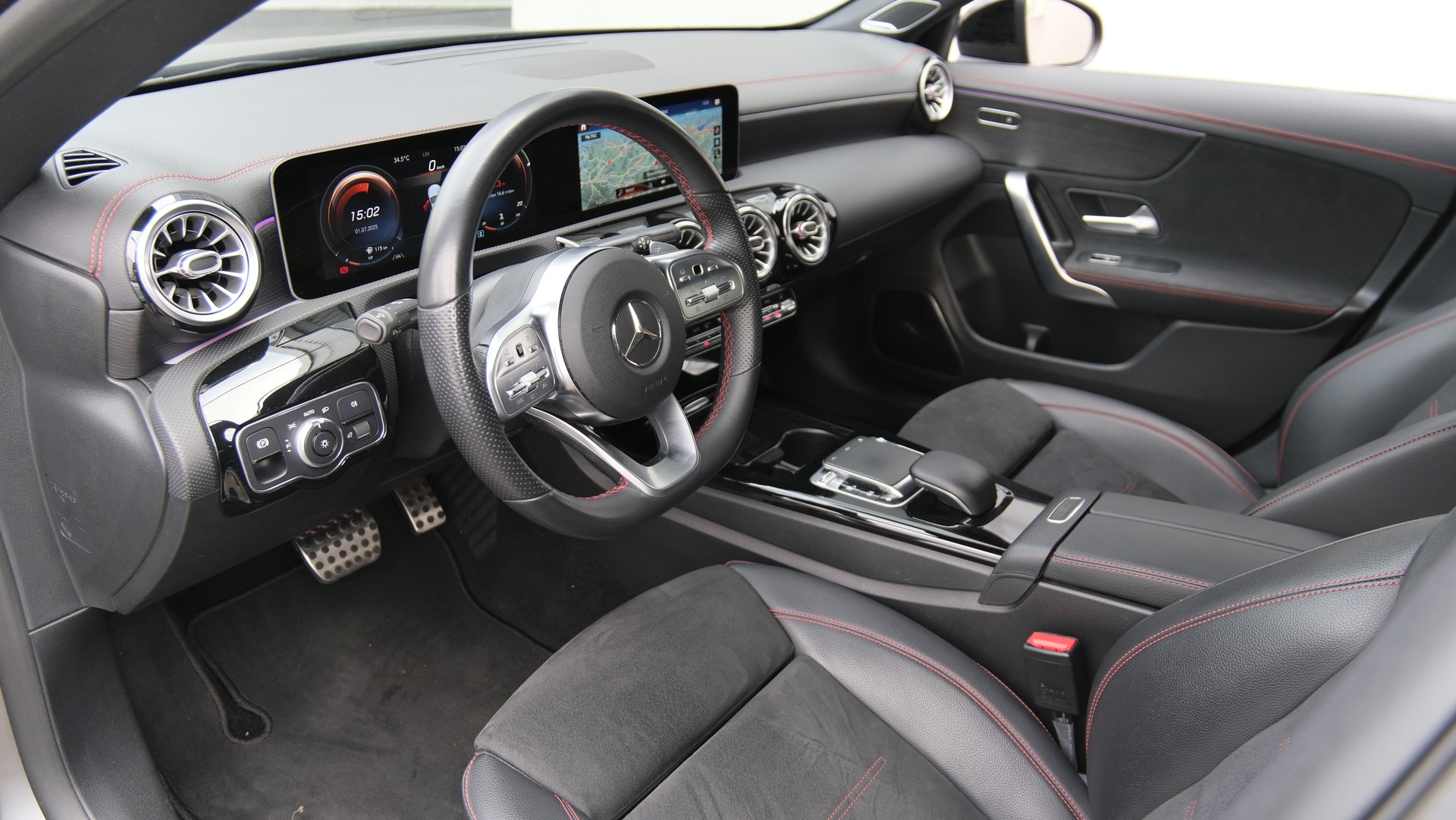 MERCEDES-BENZ CLA 200 AMG Line 7G-DCT-showroom-element-3