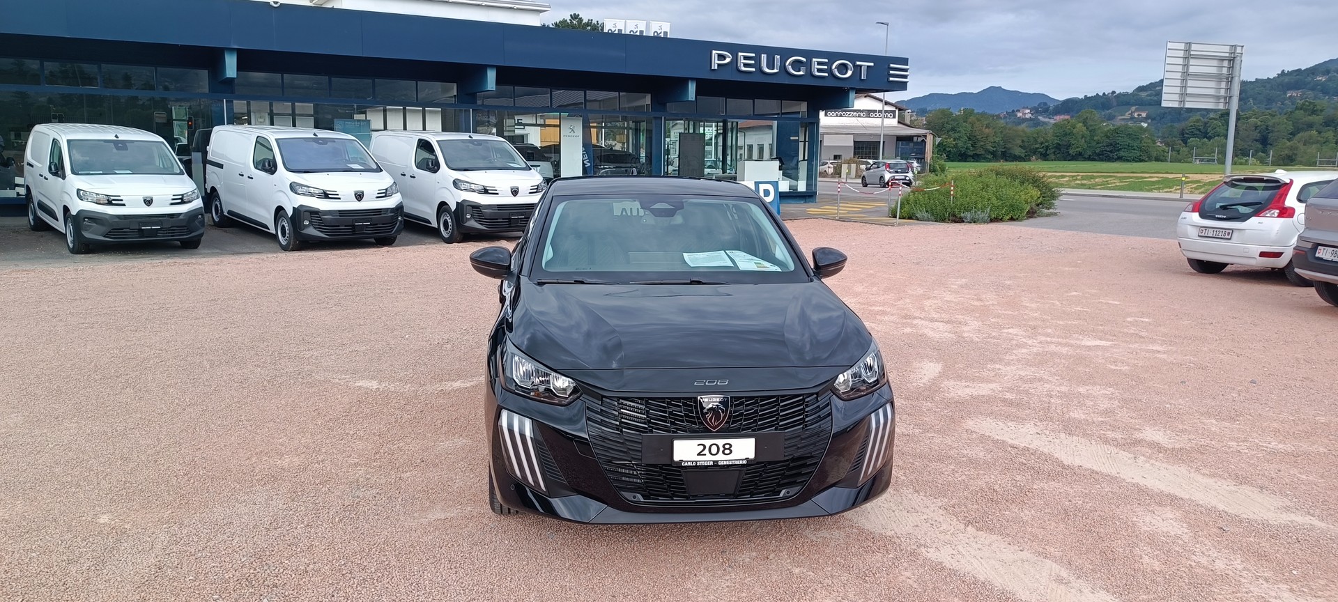 PEUGEOT 208 1.2 MHEV 110 Allure Premium-showroom-element-1