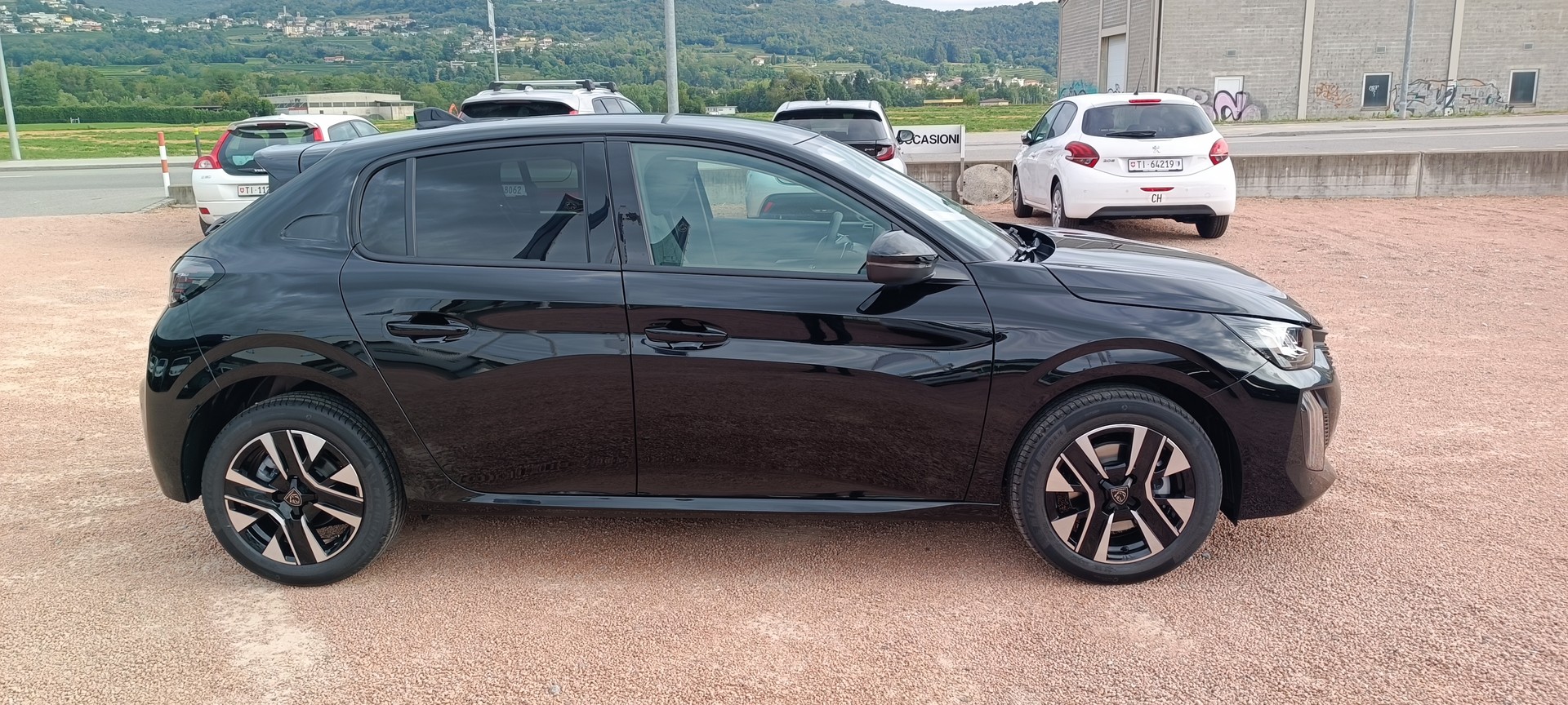 PEUGEOT 208 1.2 MHEV 110 Allure Premium-showroom-element-3