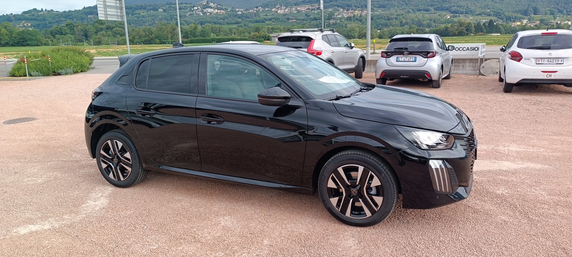 PEUGEOT 208 1.2 MHEV 110 Allure Premium-showroom-element-2