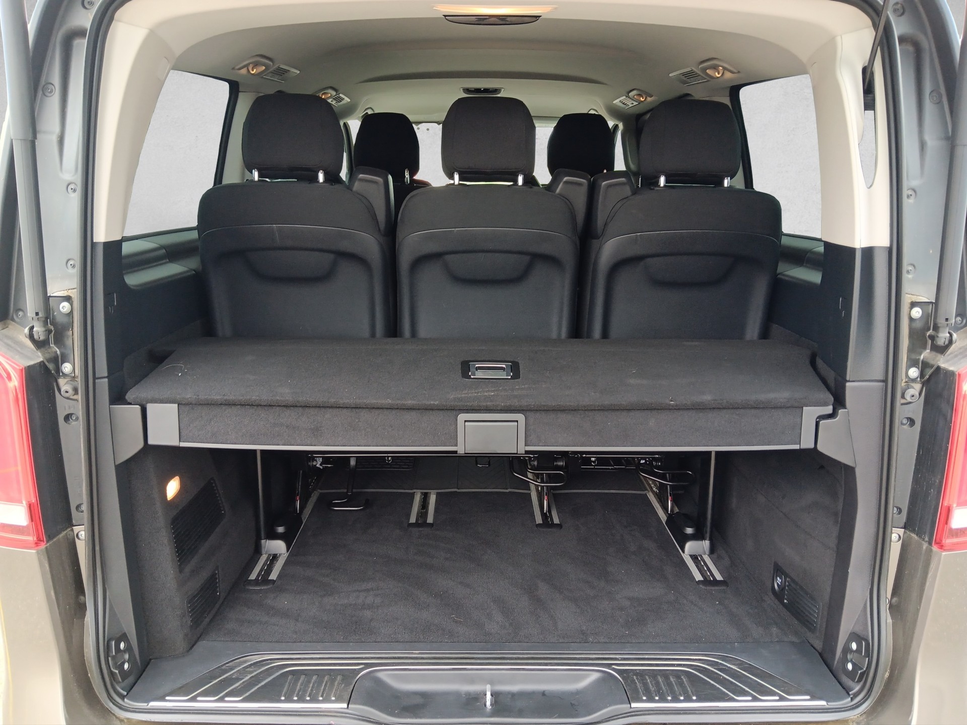 MERCEDES-BENZ V 250 d Avantgarde Lang 4Matic 7G-Tronic-image-12