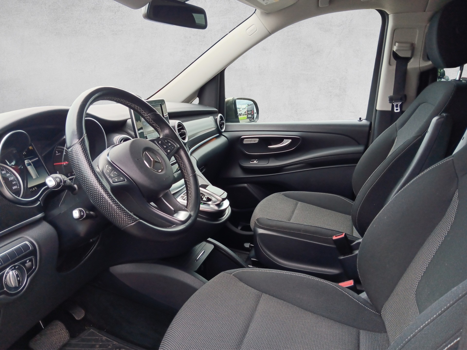 MERCEDES-BENZ V 250 d Avantgarde Lang 4Matic 7G-Tronic-image-8