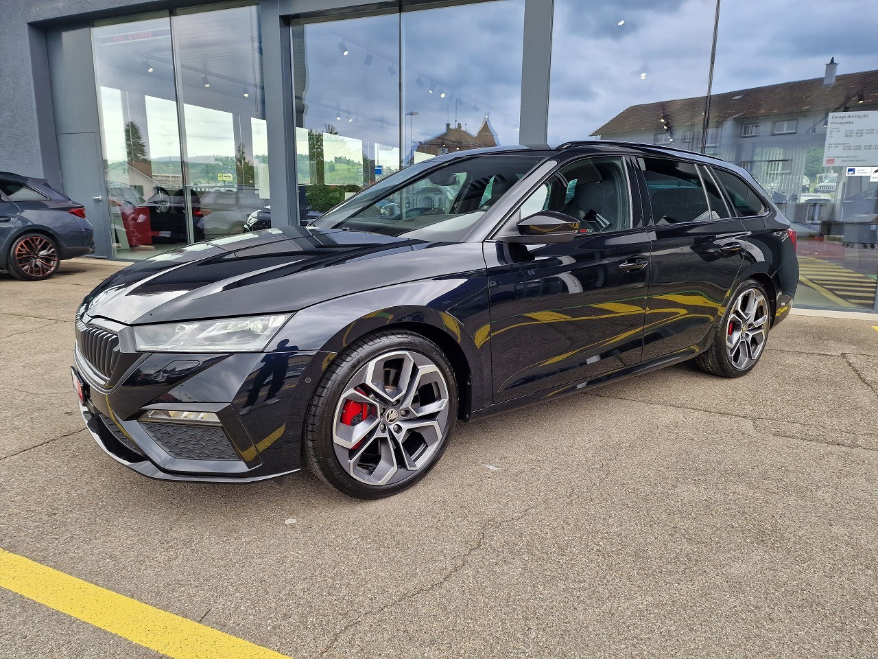 SKODA Octavia Combi 2.0 TSI DSG RS-showroom-element-1