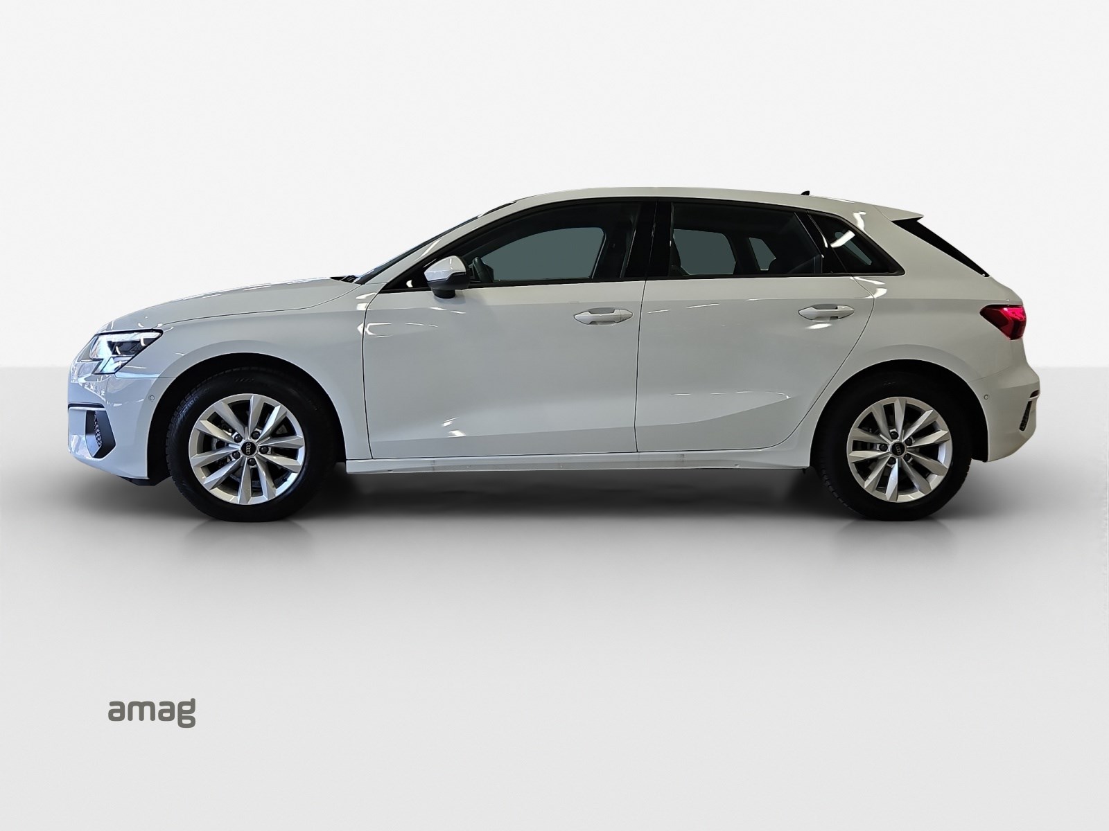 AUDI A3 Sportback 35 TFSI Attraction-showroom-element-1