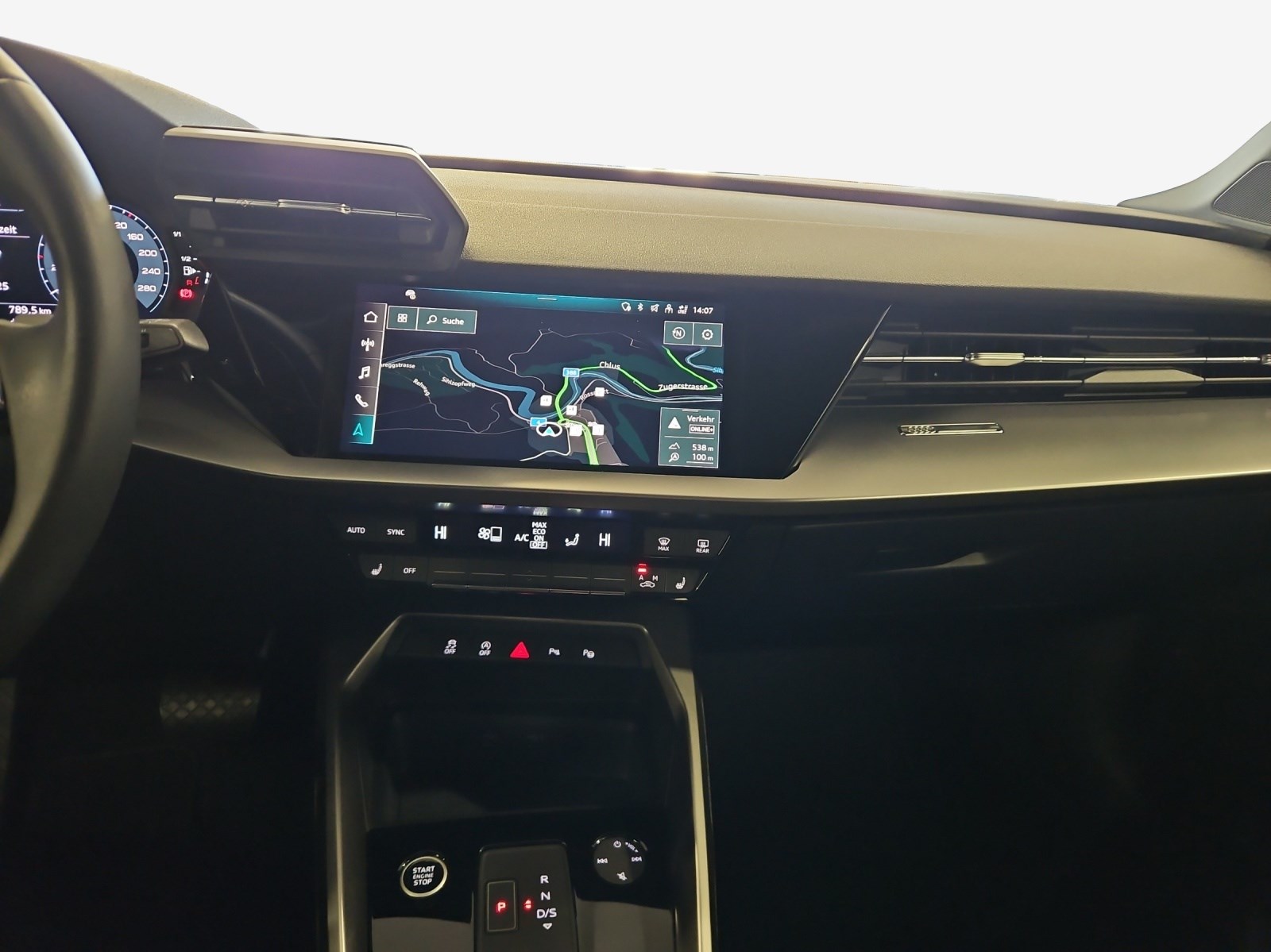 AUDI A3 Sportback 35 TFSI Attraction-image-10
