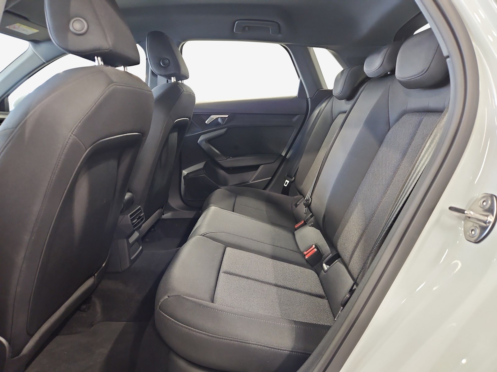 AUDI A3 Sportback 35 TFSI Attraction-image-11