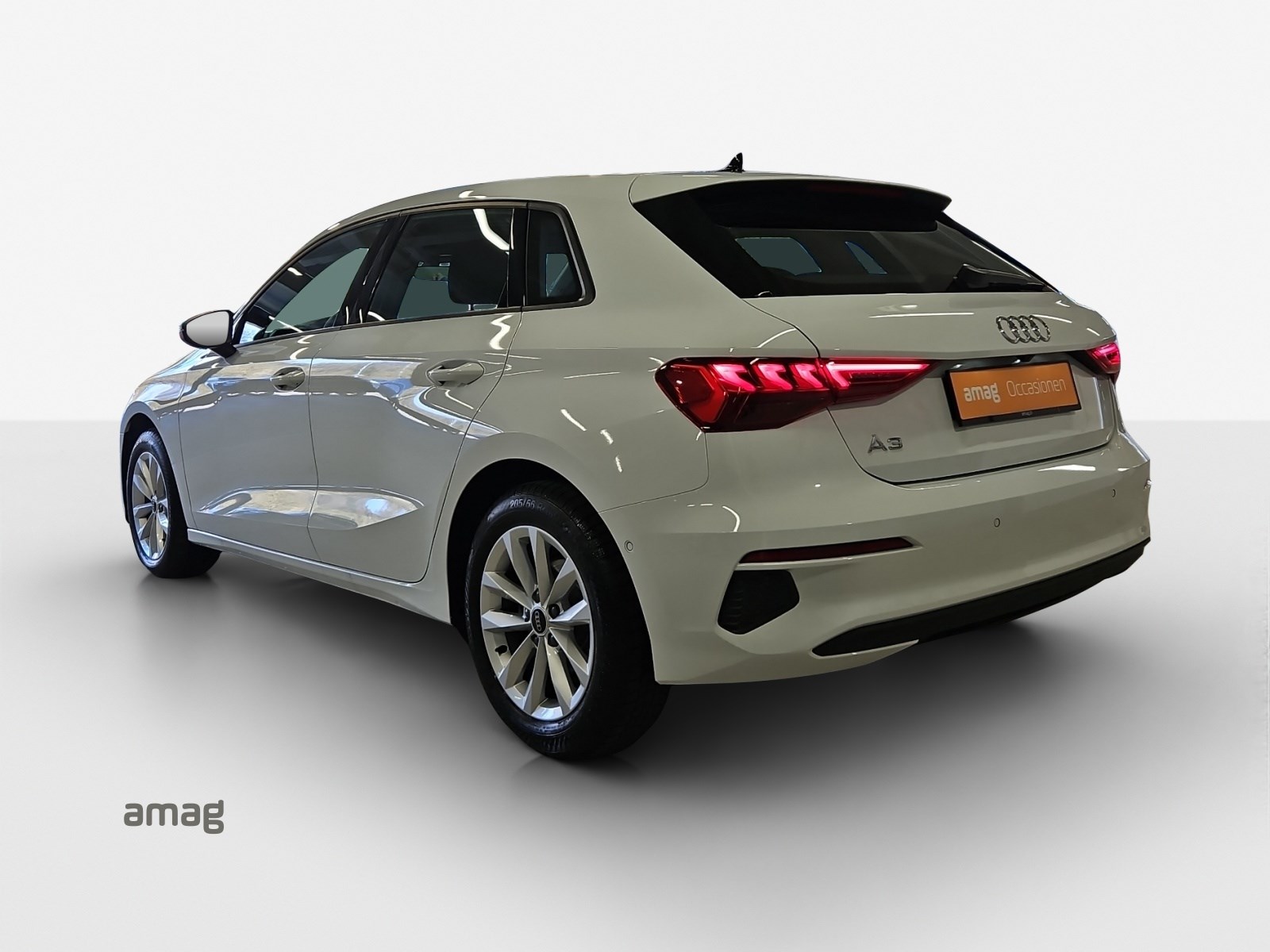 AUDI A3 Sportback 35 TFSI Attraction-showroom-element-2