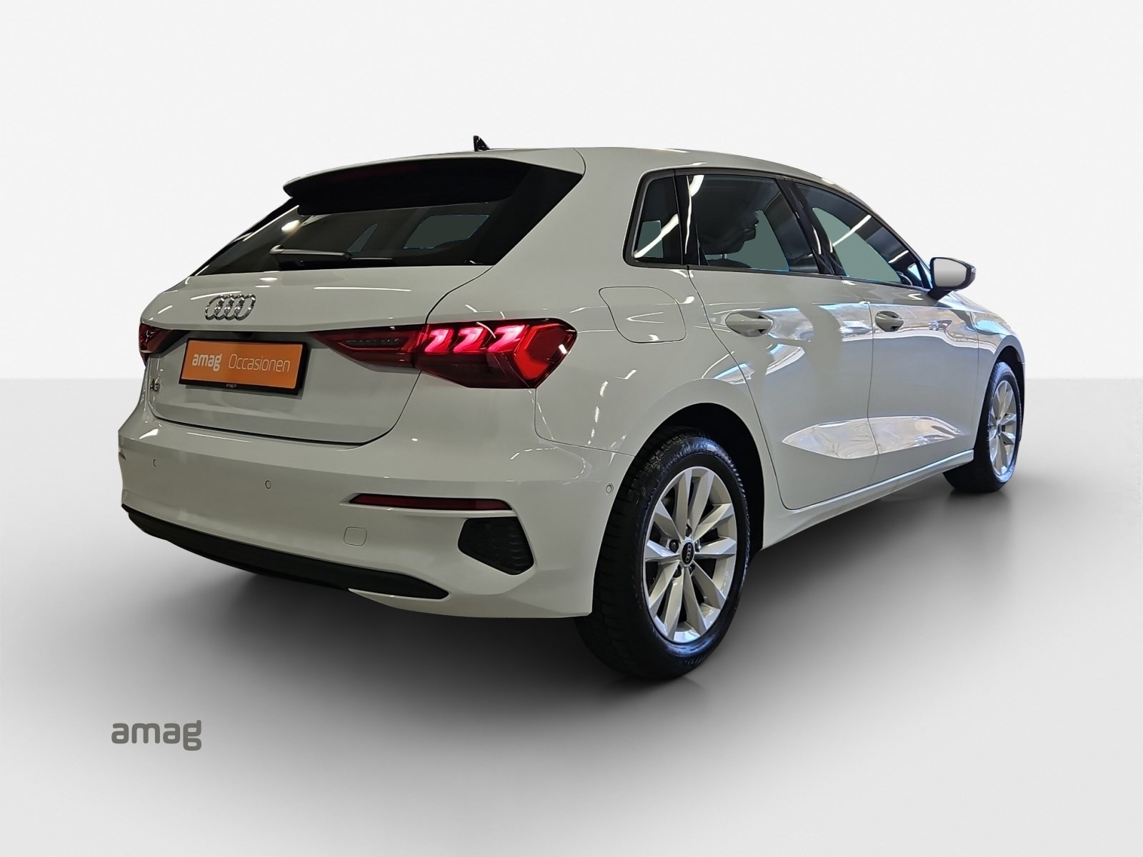 AUDI A3 Sportback 35 TFSI Attraction-image-4