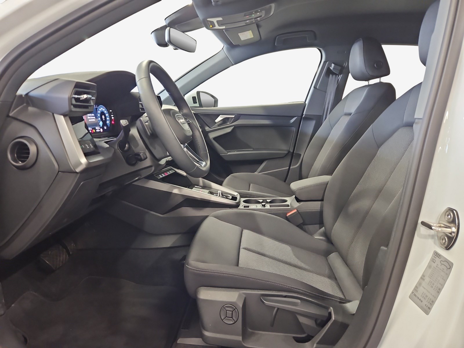 AUDI A3 Sportback 35 TFSI Attraction-image-7
