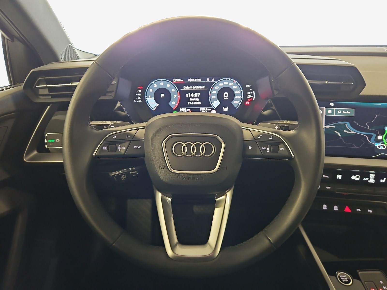 AUDI A3 Sportback 35 TFSI Attraction-image-9