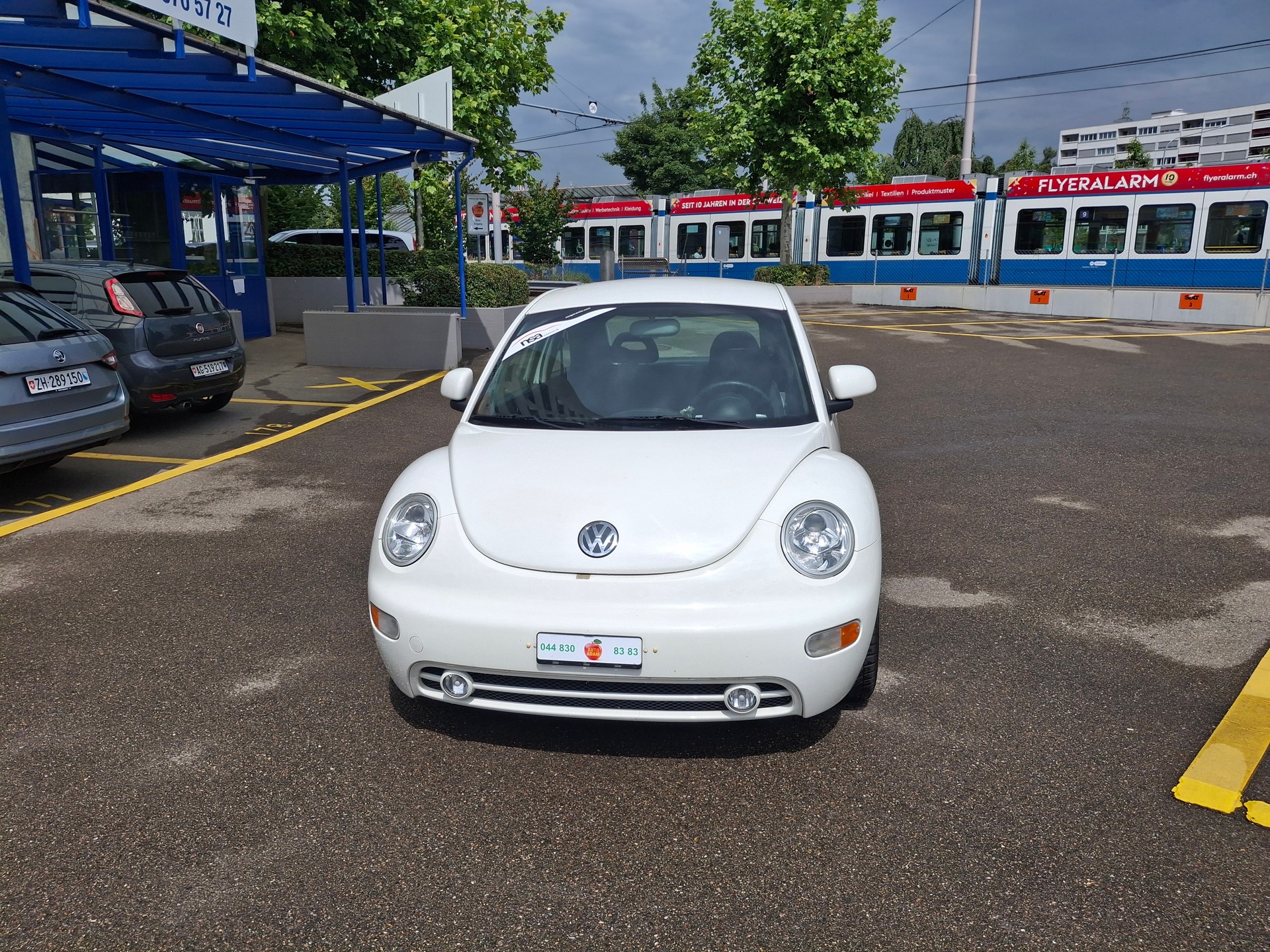 VW Beetle 2.0-showroom-element-3