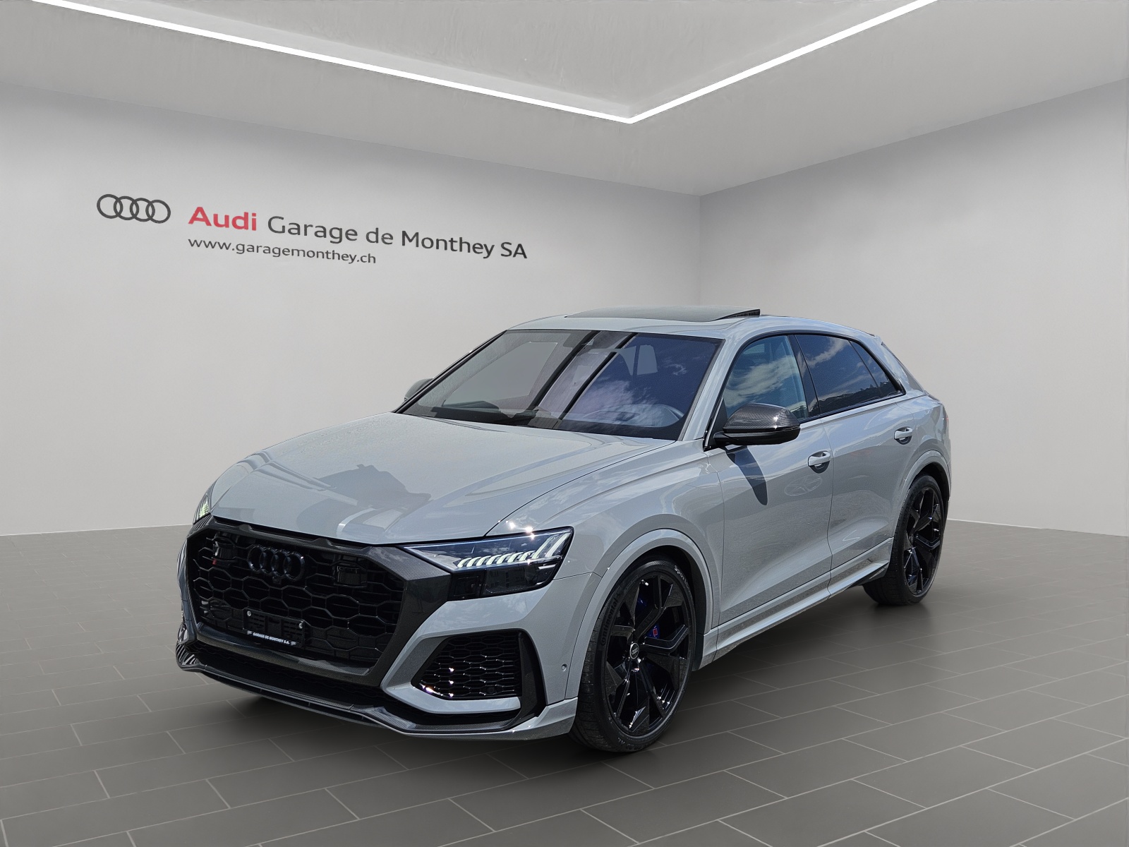 AUDI RSQ8  quattro tiptronic