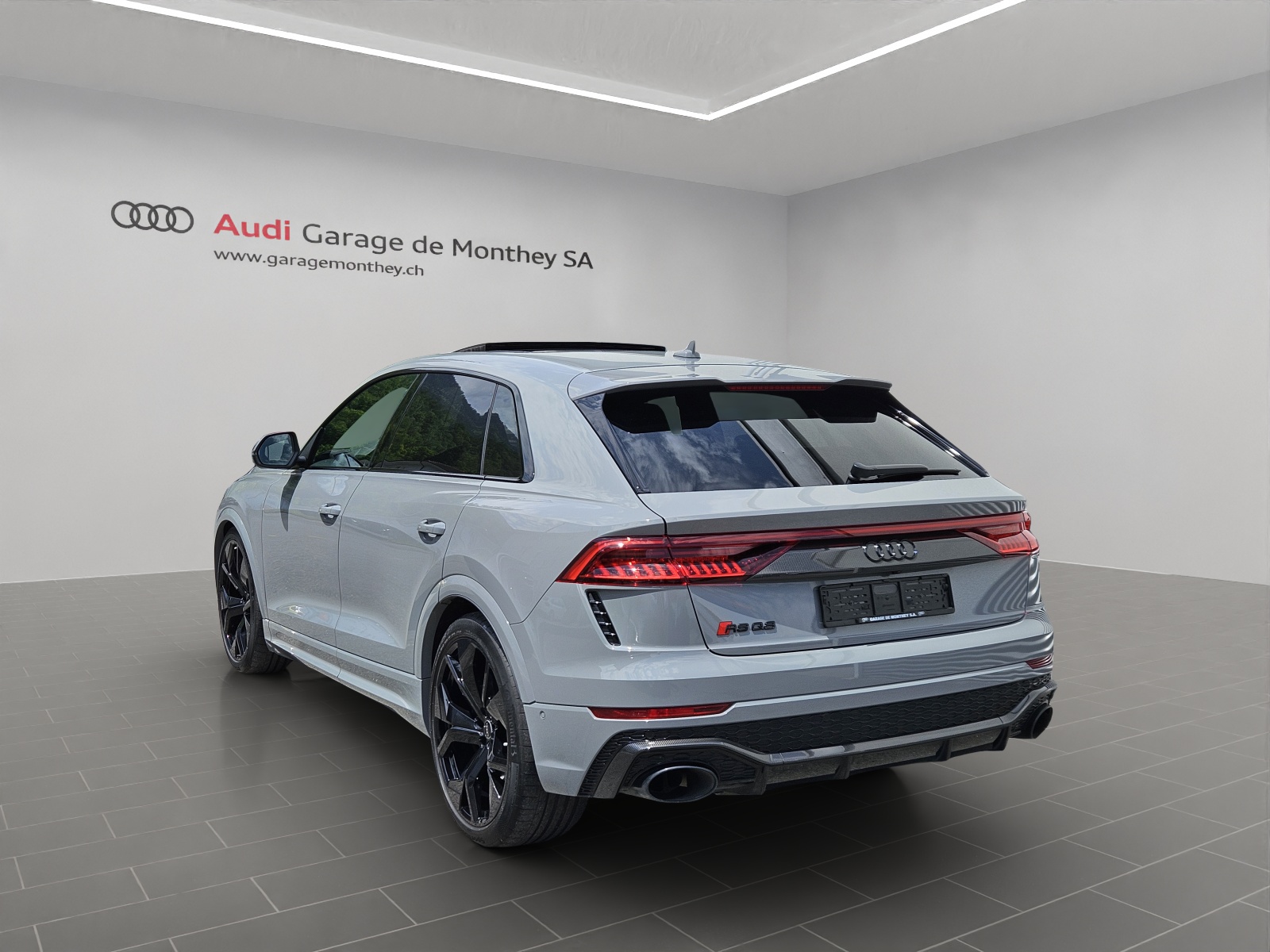 AUDI RSQ8  quattro tiptronic-showroom-element-3