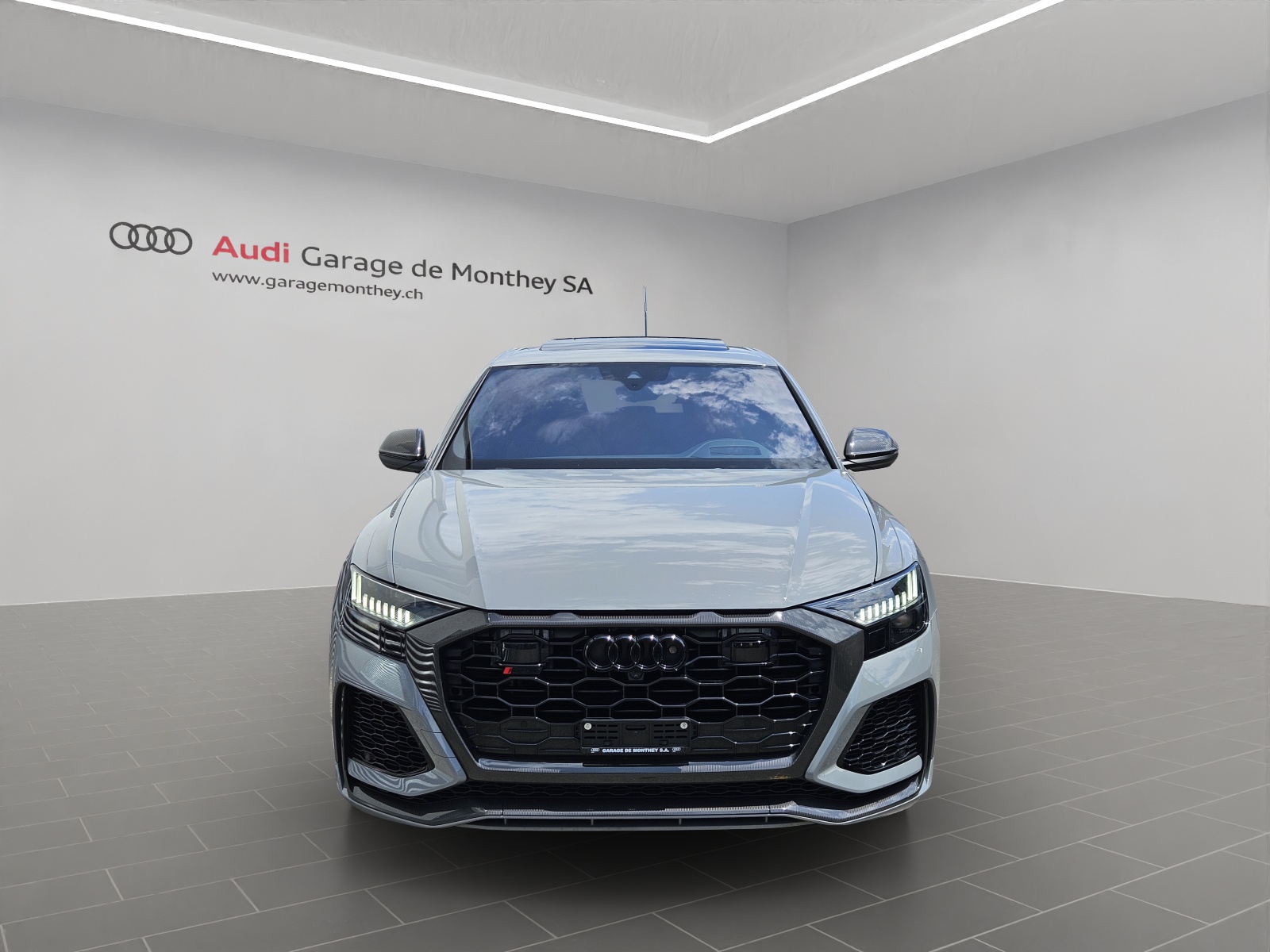 AUDI RSQ8  quattro tiptronic-showroom-element-1