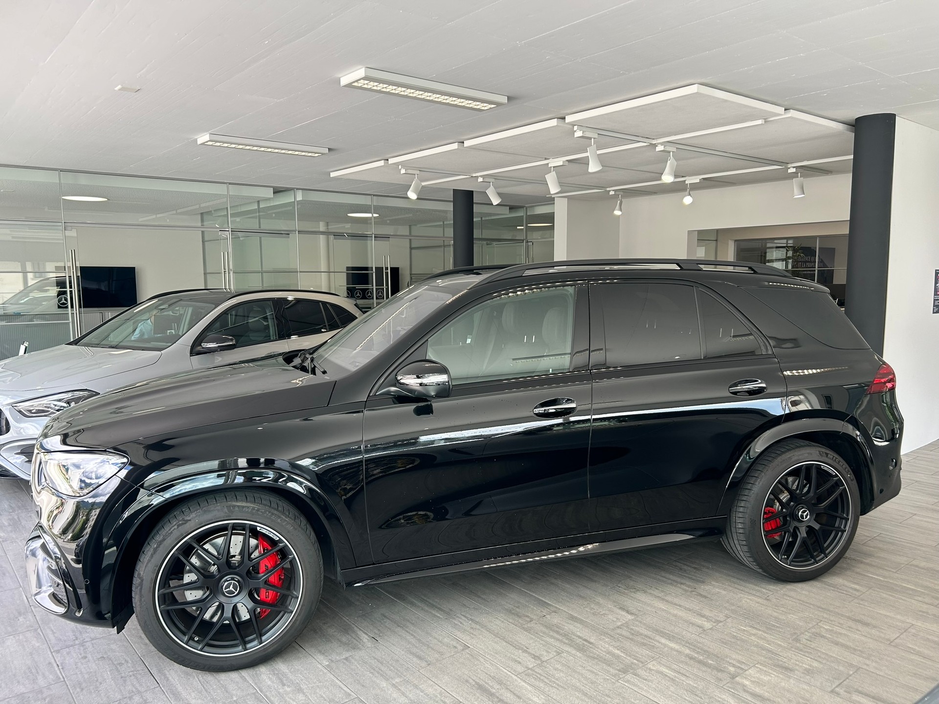 MERCEDES-BENZ GLE 63 S AMG 4Matic+ 9G-Speedshift-showroom-element-2