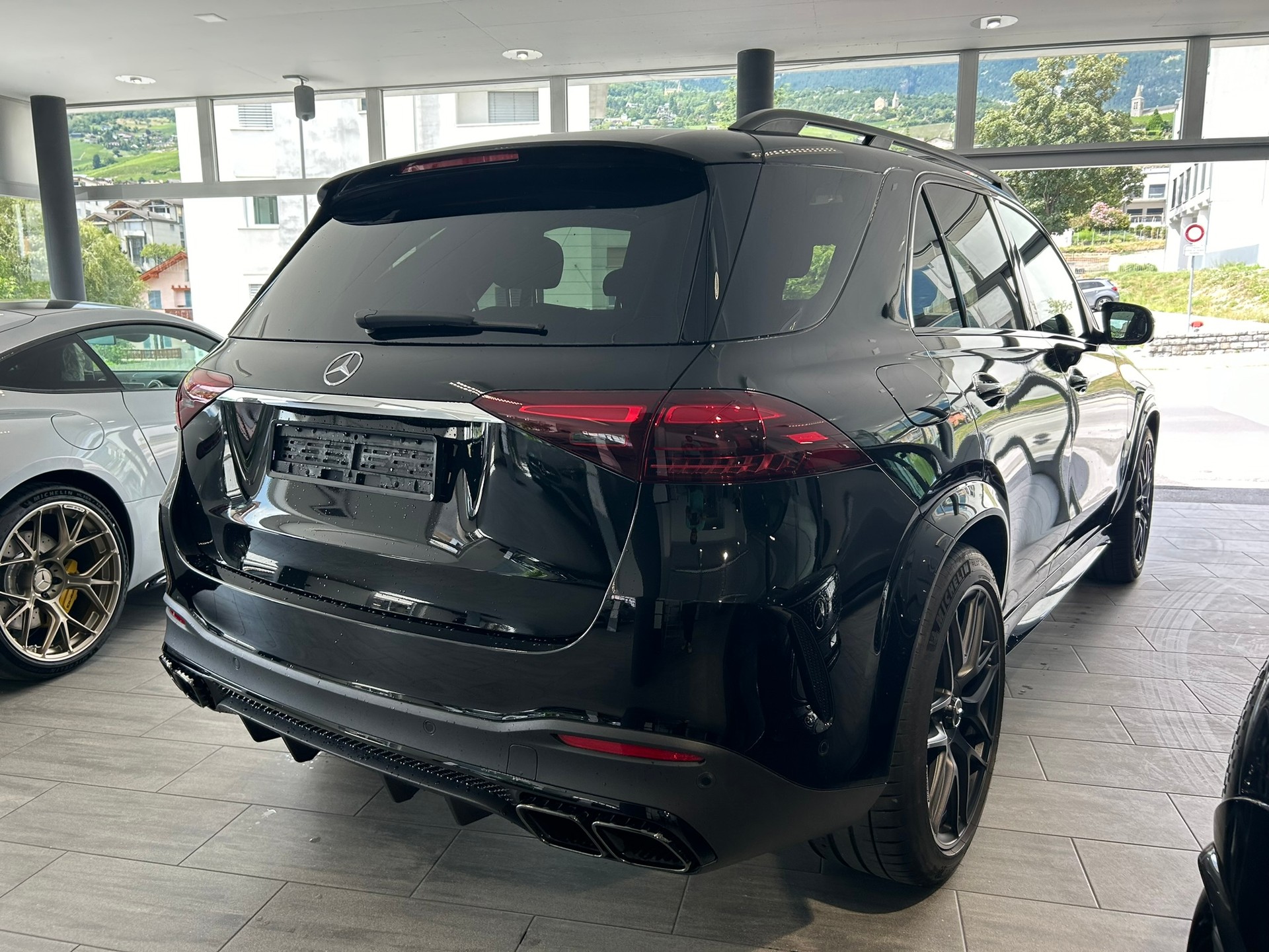 MERCEDES-BENZ GLE 63 S AMG 4Matic+ 9G-Speedshift-showroom-element-3