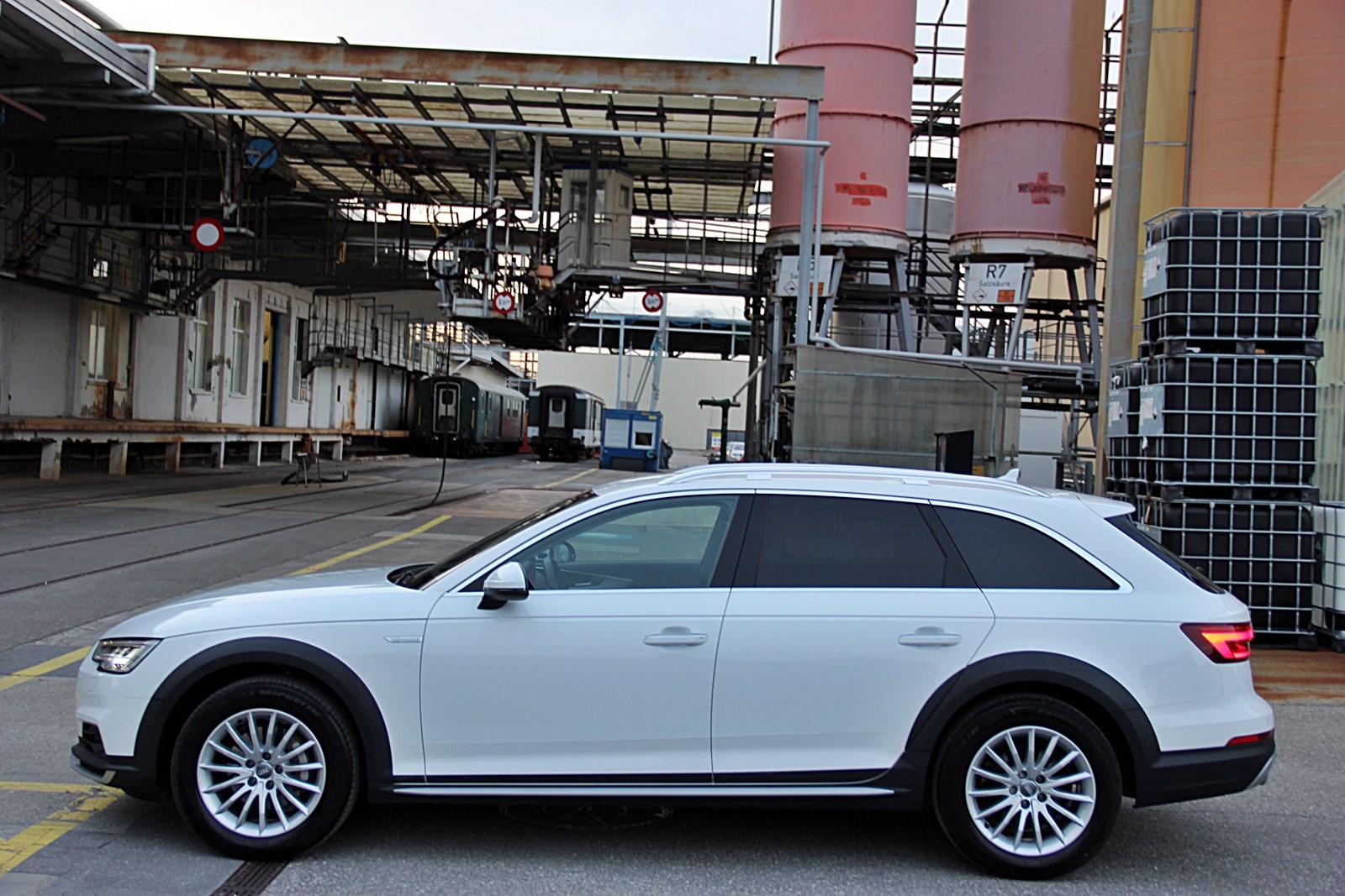 AUDI A4 allroad 3.0 TDI quattro S-tronic-showroom-element-1