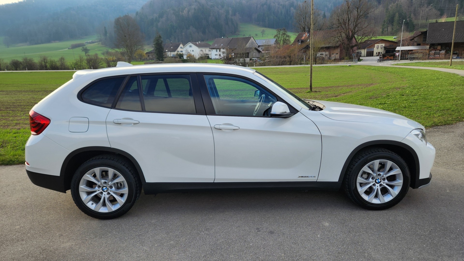 BMW X1 xDrive 20i xLine Steptronic-image-1