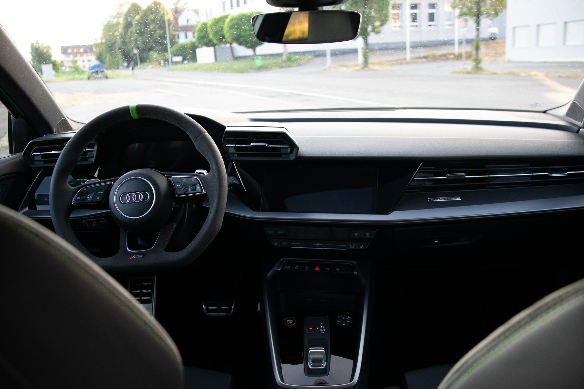 AUDI RS3 Sportback 2.5 TSI quattro S-tronic-image-4