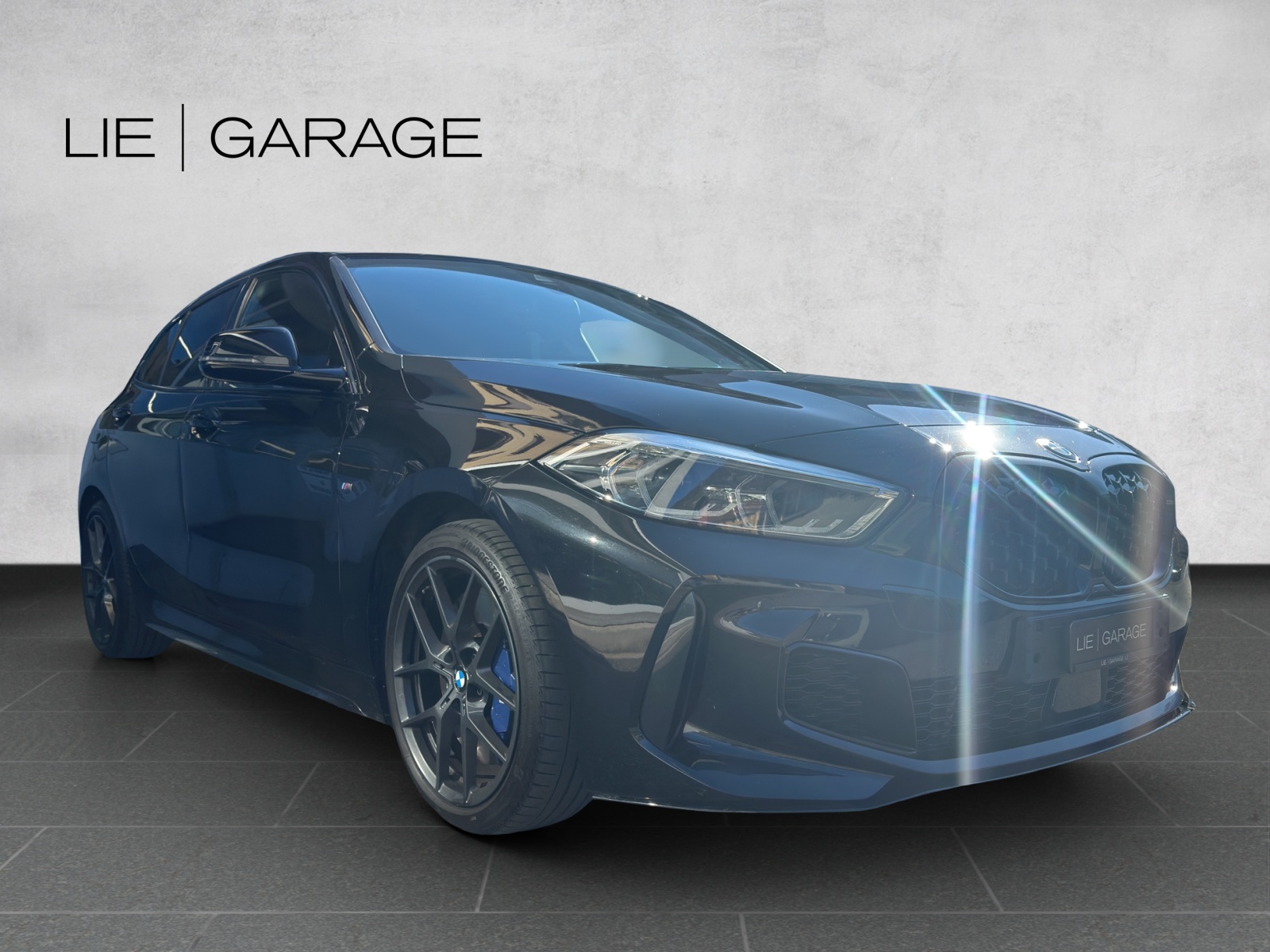 BMW M135i xDrive Steptronic-showroom-element-3