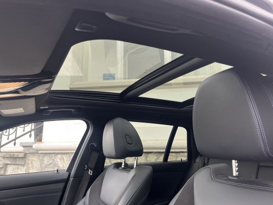 BMW 330d xDr. 48V Tour.M Spor-showroom-element-3