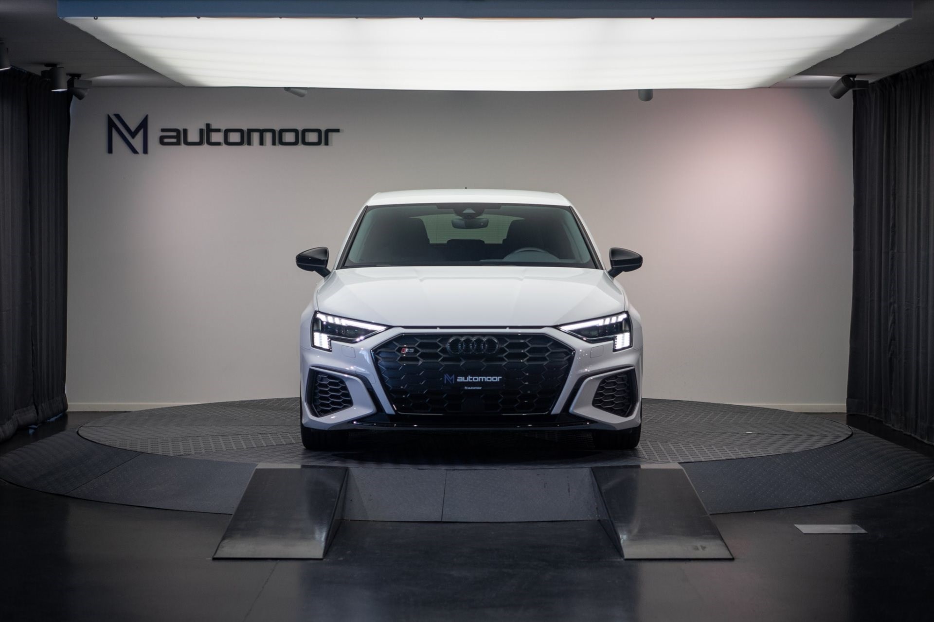 AUDI S3 Sportback 2.0 TFSI quattro *CH-Fahrzeug* *Assistenzpaket* *B&O* *Matrix LED*-showroom-element-1