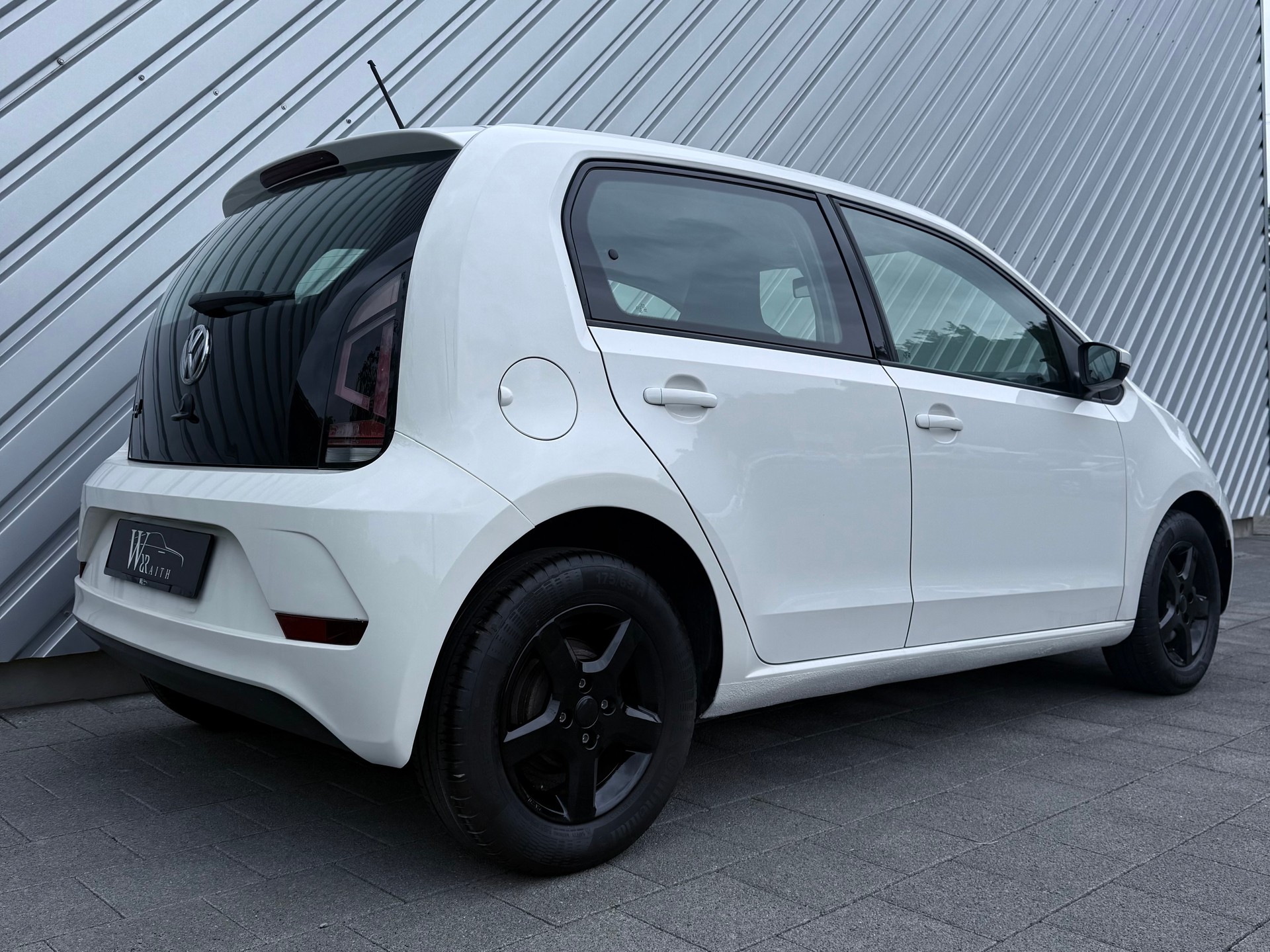VW Up 1.0 MPI take up-showroom-element-2