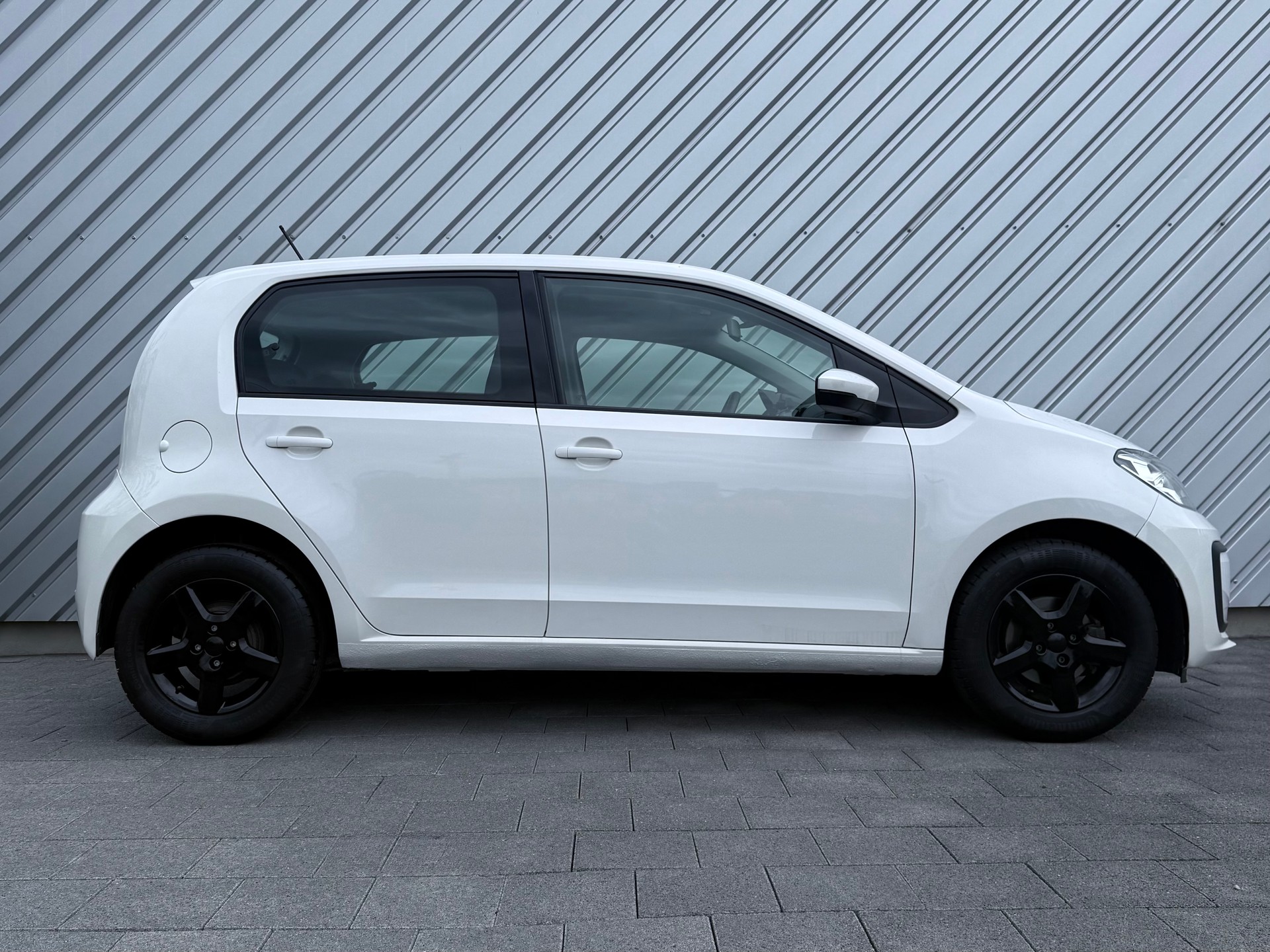 VW Up 1.0 MPI take up-showroom-element-1