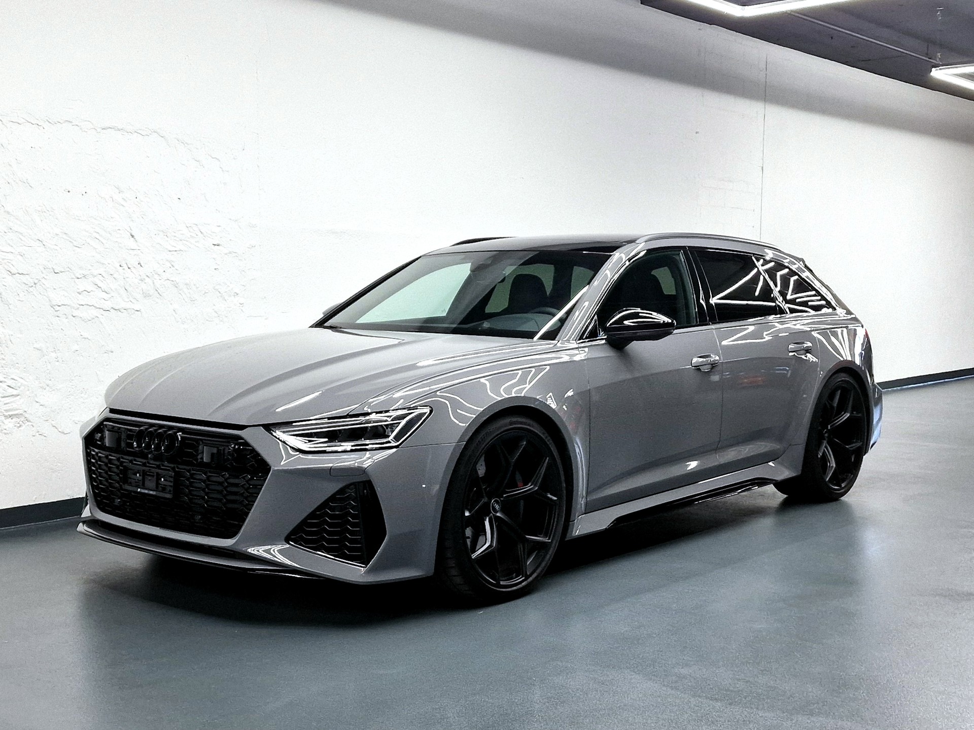 AUDI RS6 Avant 4.0 V8 TFSI quattro T-Tronic-image-5