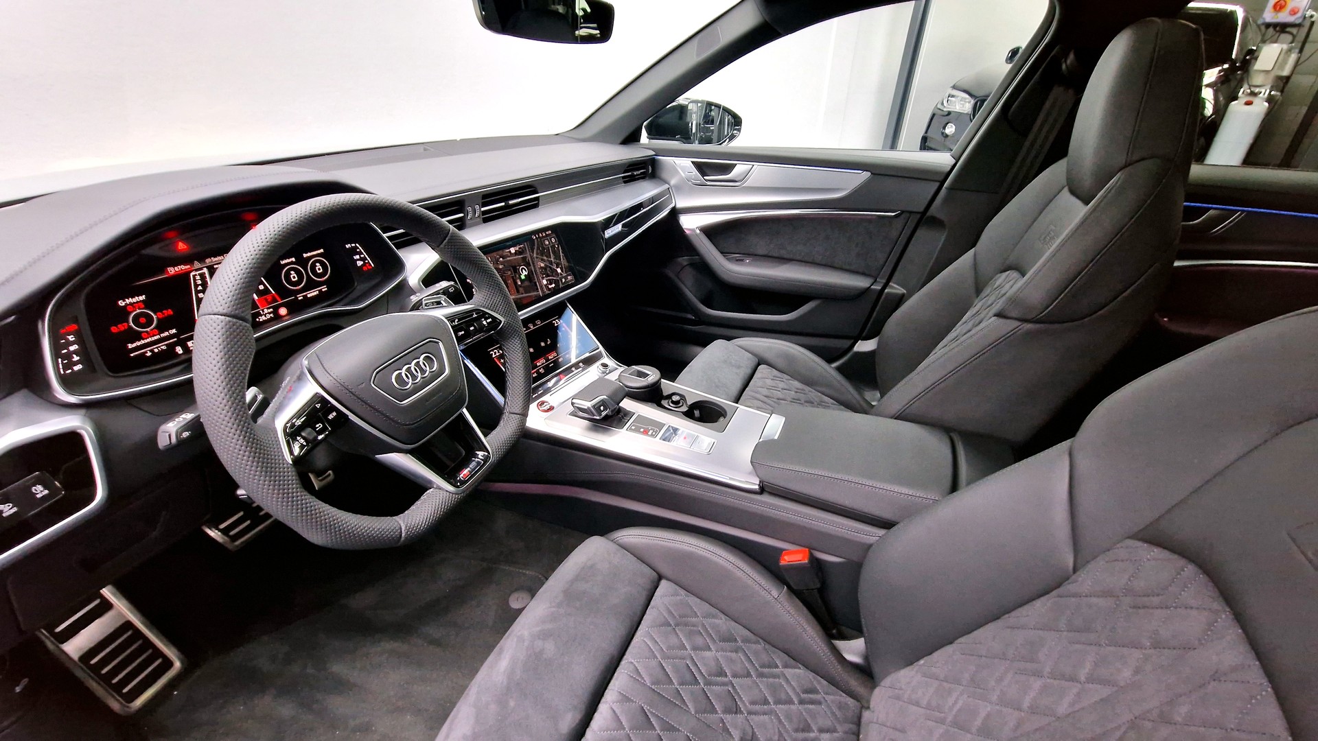 AUDI RS6 Avant 4.0 V8 TFSI quattro T-Tronic-image-9
