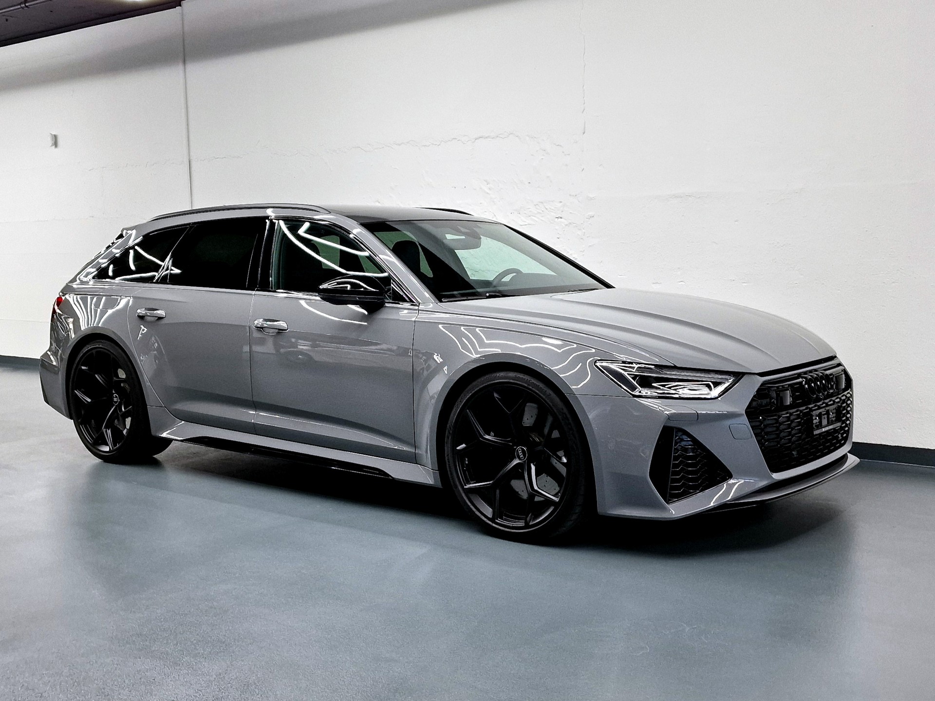 AUDI RS6 Avant 4.0 V8 TFSI quattro T-Tronic-showroom-element-1