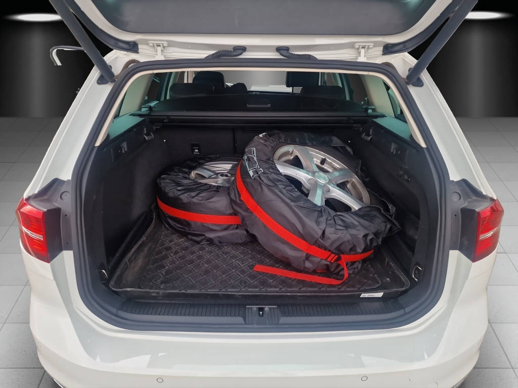 VW Passat Variant 2.0 TDI 150 Highline DSG-image-13