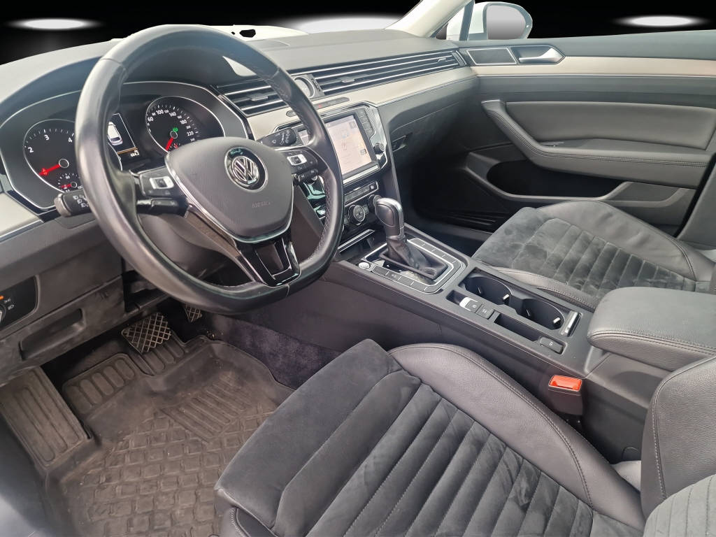 VW Passat Variant 2.0 TDI 150 Highline DSG-image-8