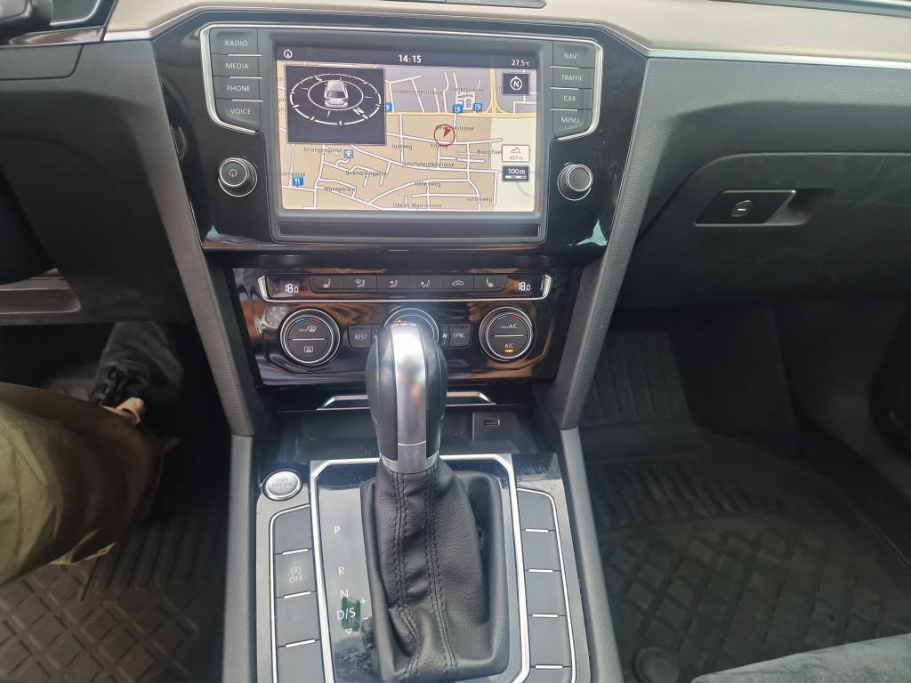 VW Passat Variant 2.0 TDI 150 Highline DSG-image-10