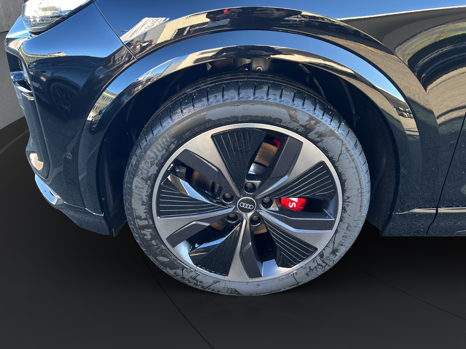 AUDI SQ6 e-tron quattro-image-15