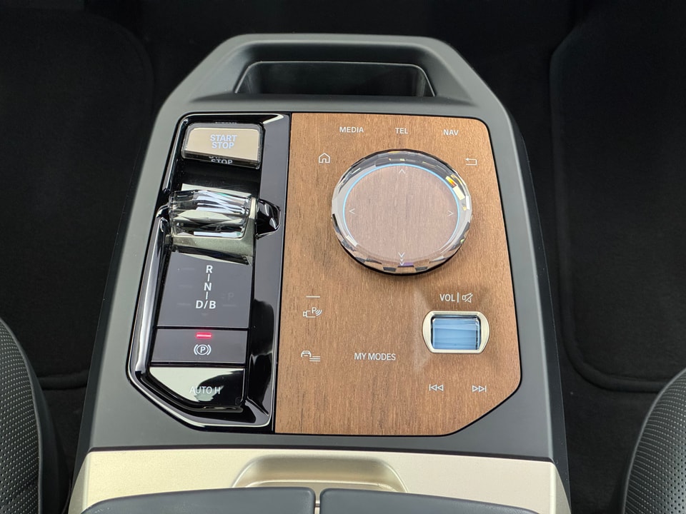 iX I20 xDrive40